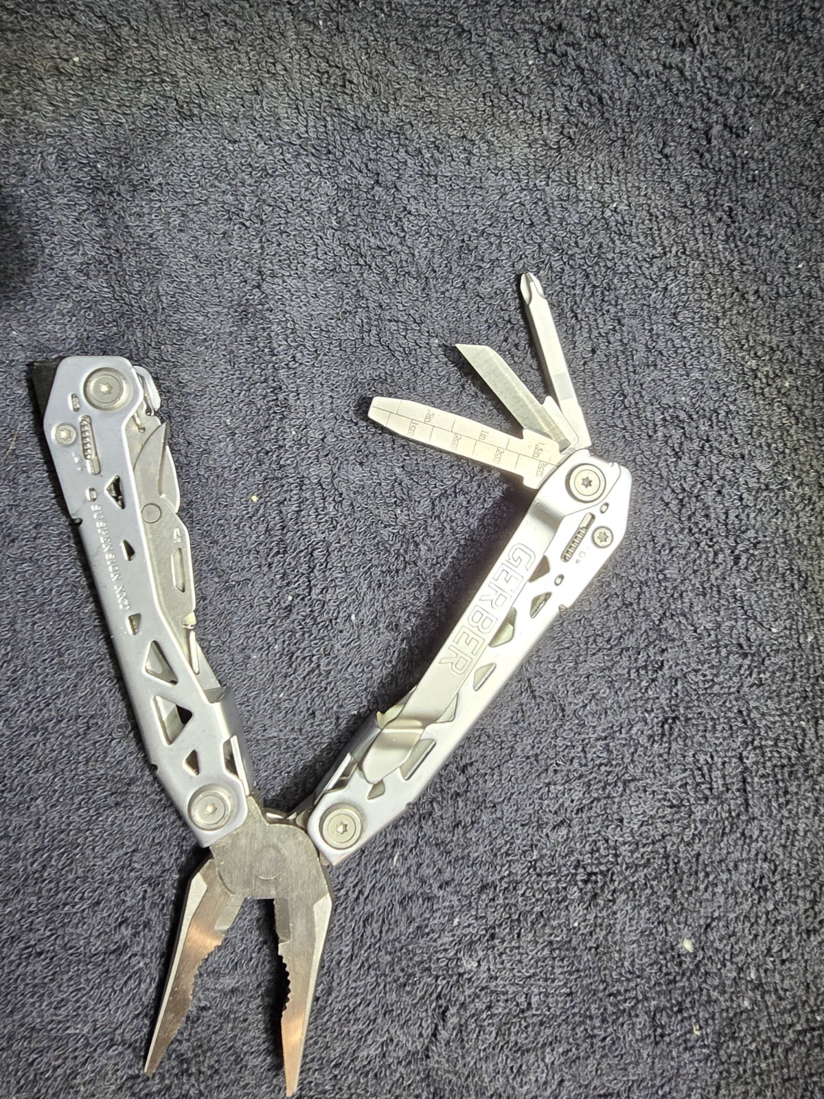 **Free Shipping!** Gerber 15 in 1 Multi-Tool with Pocket Clip