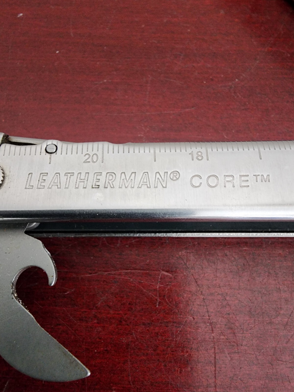 RETIRED 2008 COLLECTIBLE LEATHERMAN CORE 0908 MULTI-TOOL W/LEATHER SHEATH