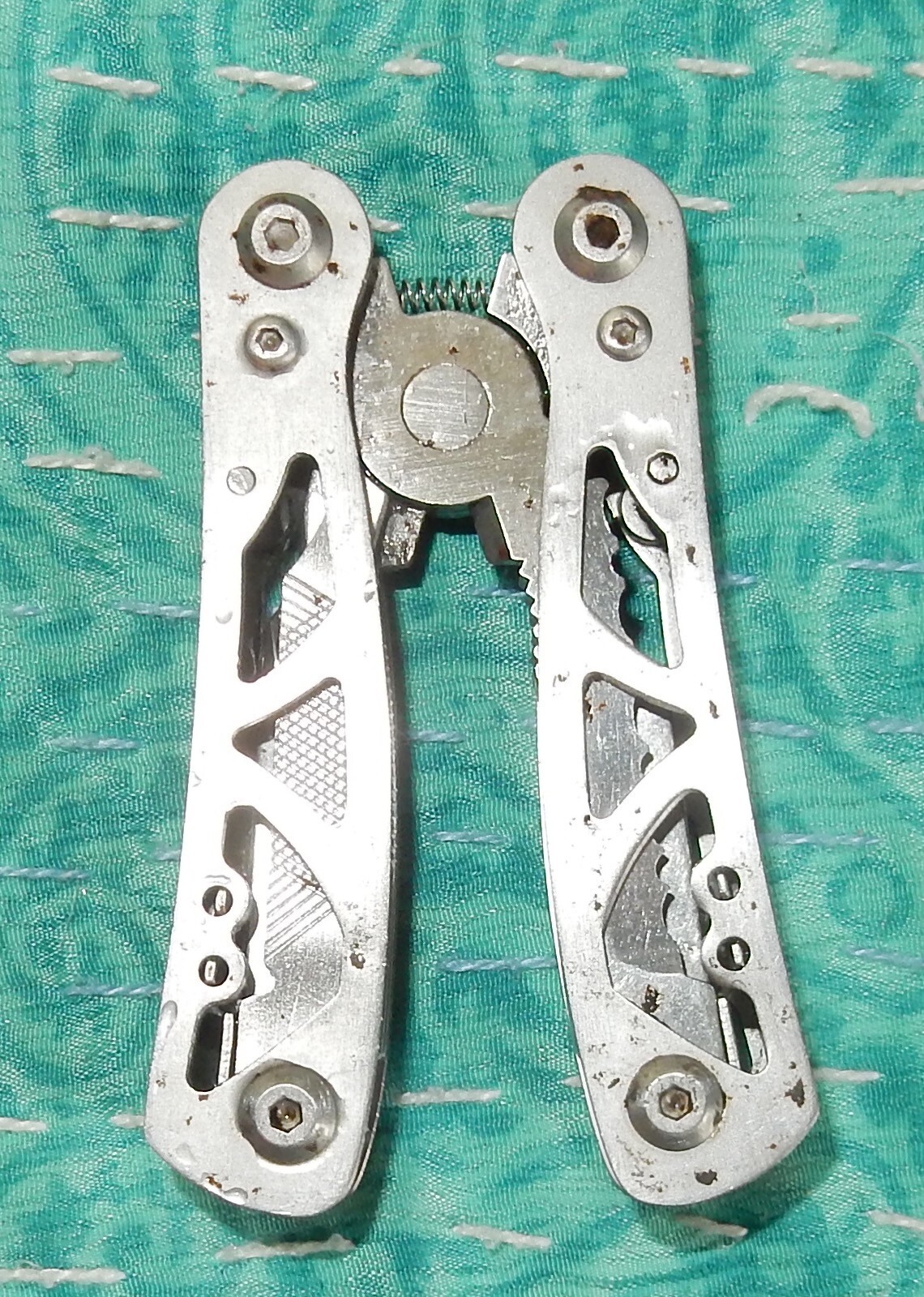 Folding Multi-purpose Tool, Pliers, Screwdrivers, Blades, Bottle Opener, File