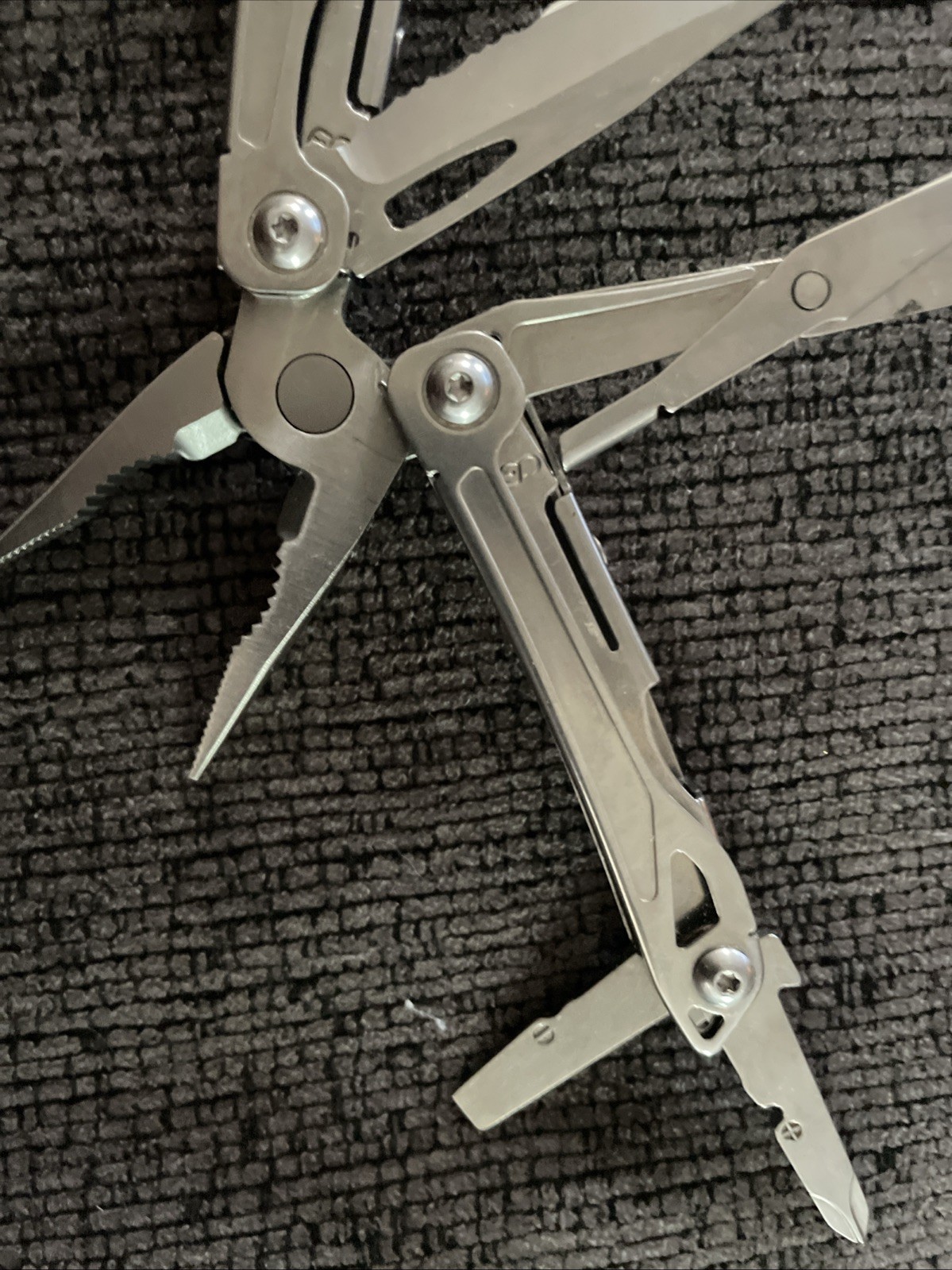 LEATHERMAN MULTI TOOL – WINGMAN