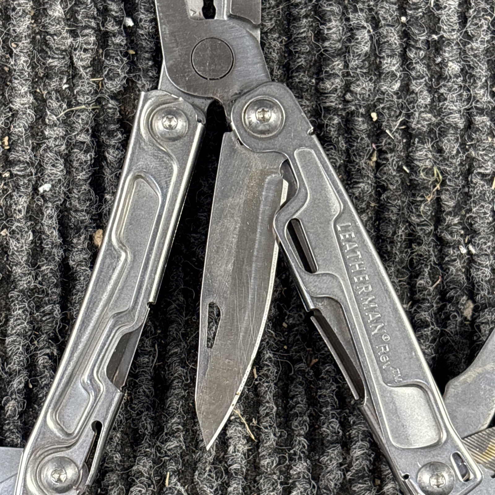Leatherman Rev 3.8″ Multi-Tool, Stainless! USED (040)