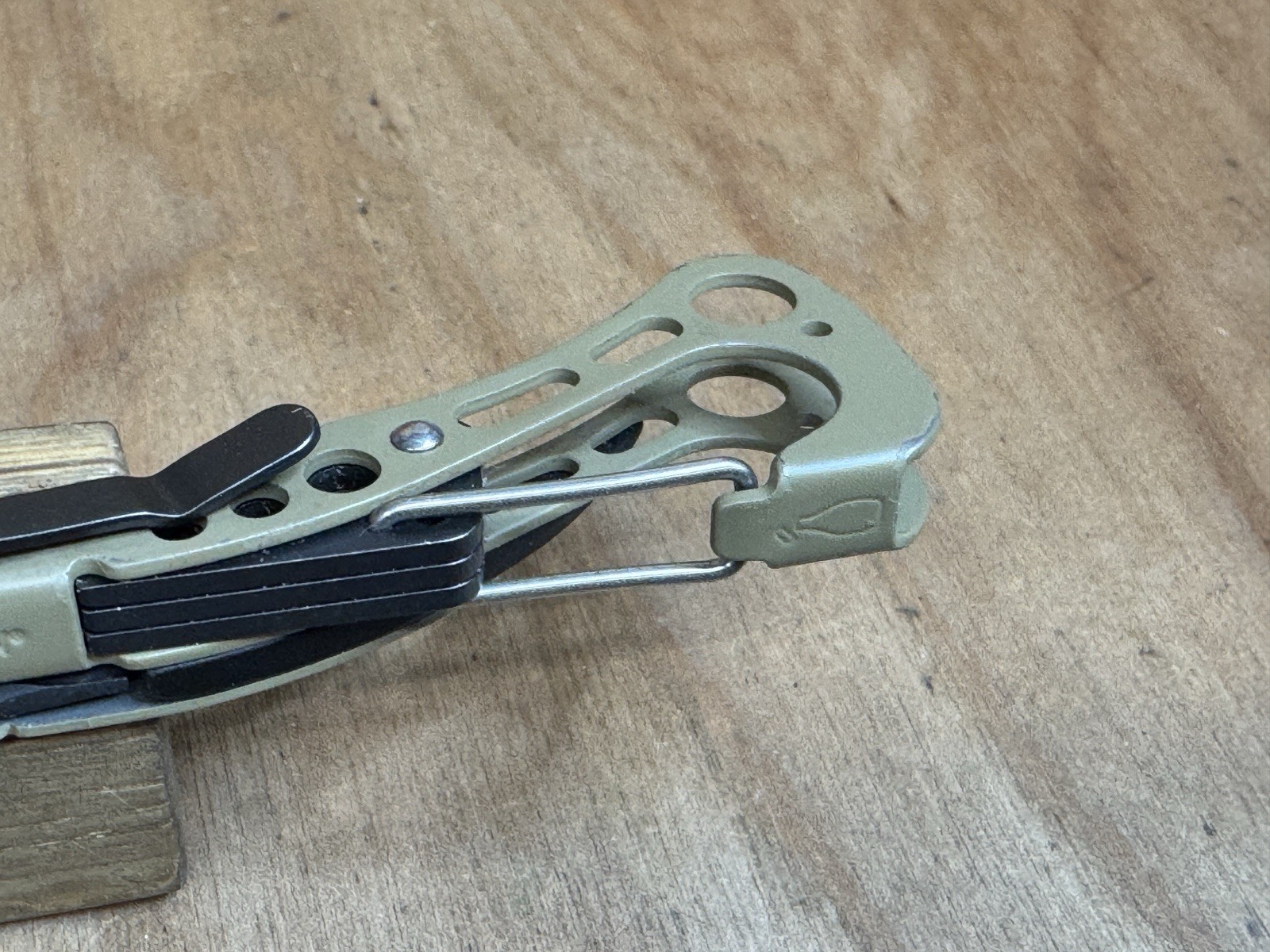 LEATHERMAN SKELETOOL Coyote/Black Multi Tool Combo Blade EXCELLENT!