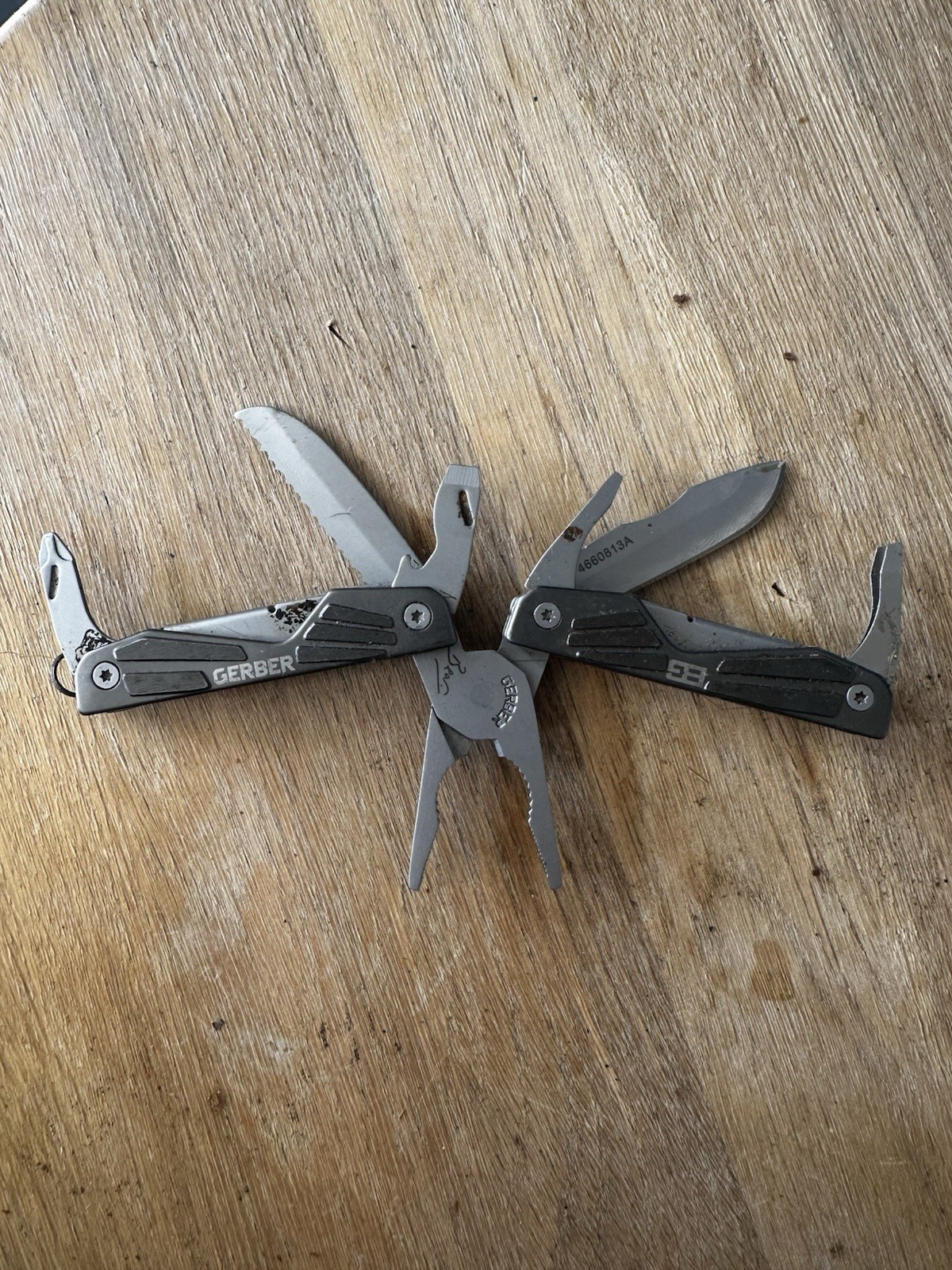 Gerber BG Bear Grylls Compact Multi-Tool Pliers Knife Saw Scissors Keychain