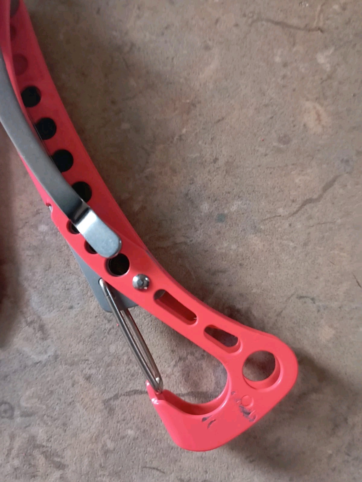 LEATHERMAN, Skeletool 7-In-1 Lightweight, Minimalist Multi-Tool Guava