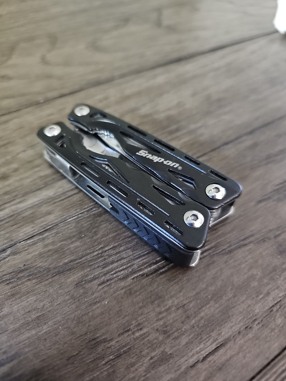 SNAP ON Multi Tool Knife Pliers Saw Screw Driver Bottle Opener File Black