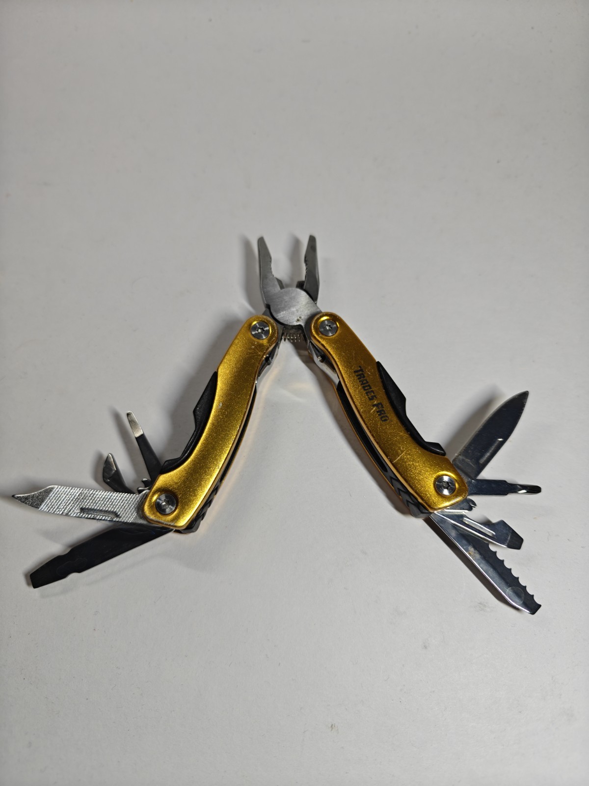 Smith’s & Trades Pro Multi Tool Lot of 2 – Pliers Knife Screwdriver EDC