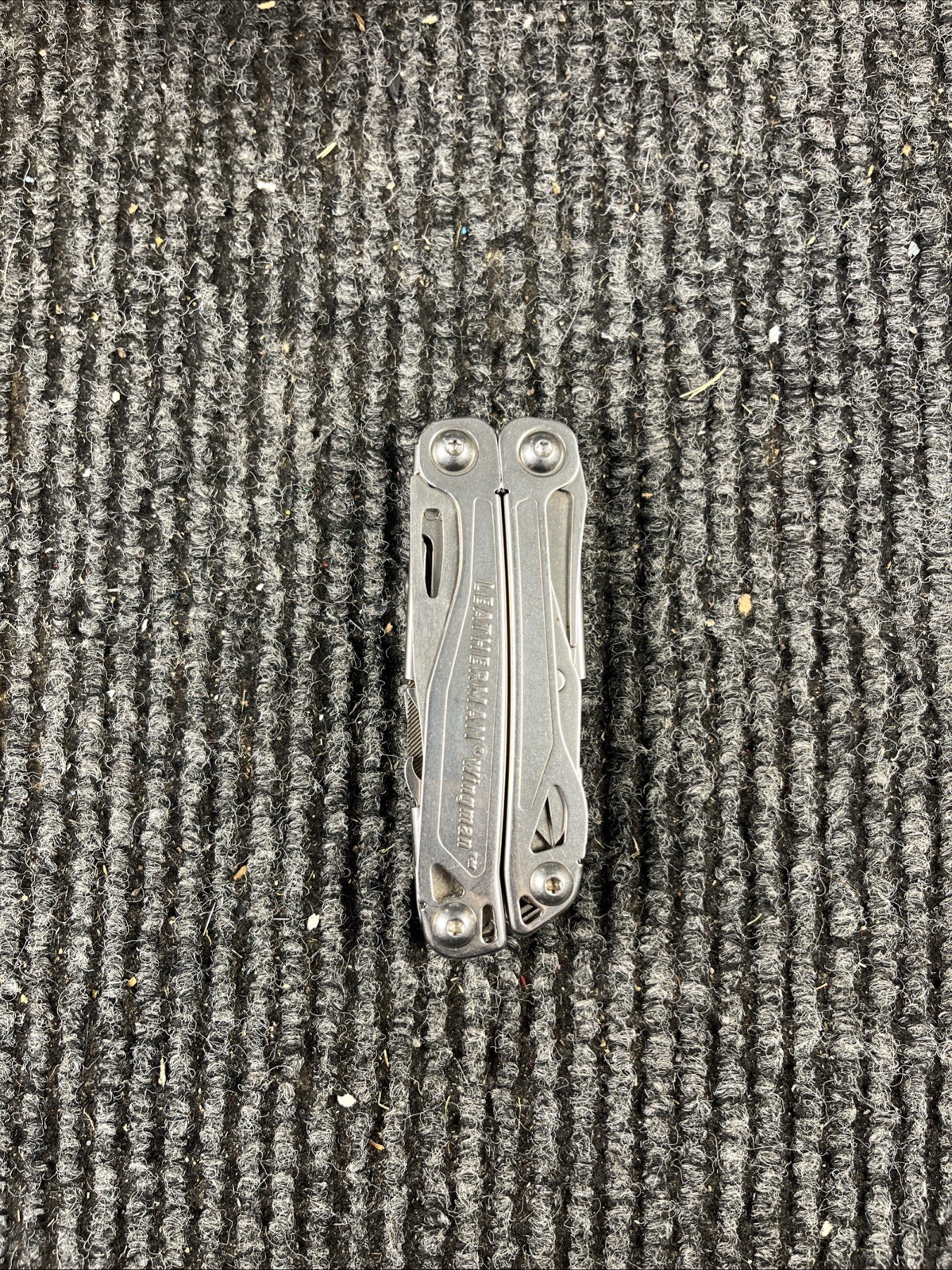 Leatherman Wingman Multitool with 14 tools Needle Nose pliers, wire cutter (035)
