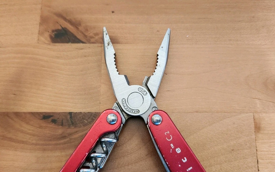 Leatherman Juice C2 Multi Tool Inferno Red Retired Vintage Preowned – Great U9