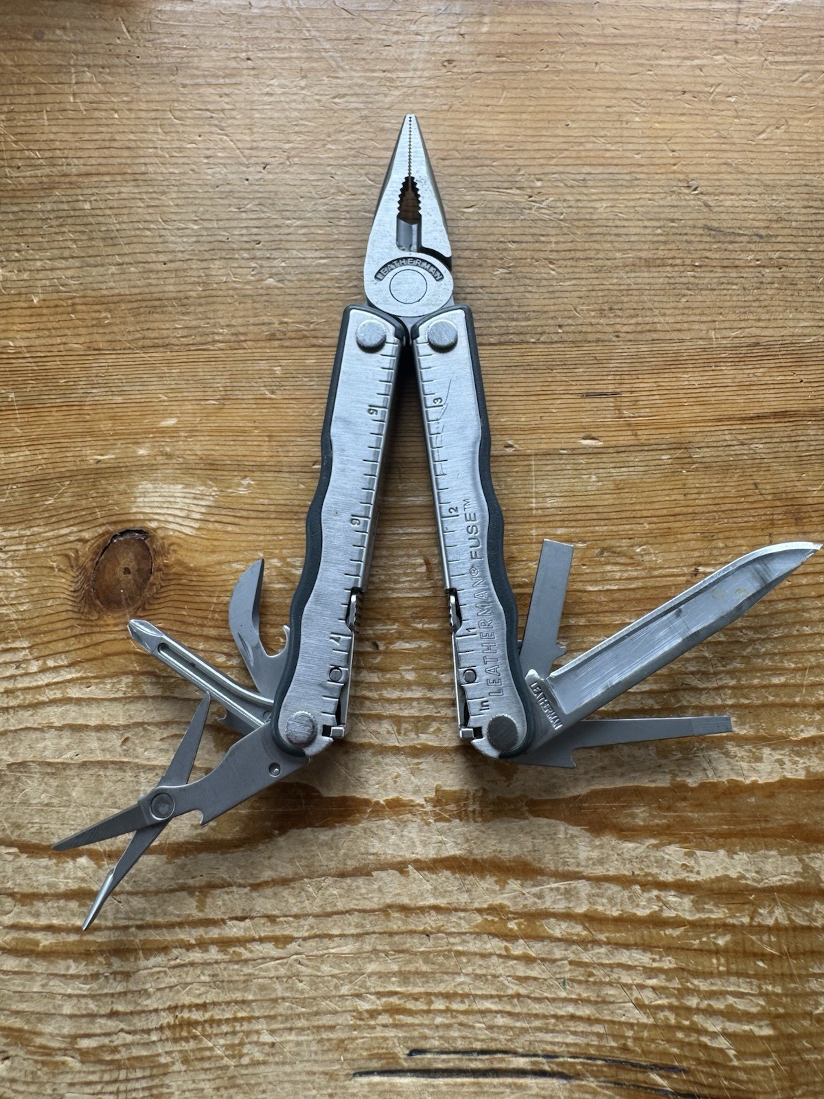 LEATHERMAN FUSE MULTI TOOL PLIERS KNIFE W/ SCISSORS & SCREWDRIVERS