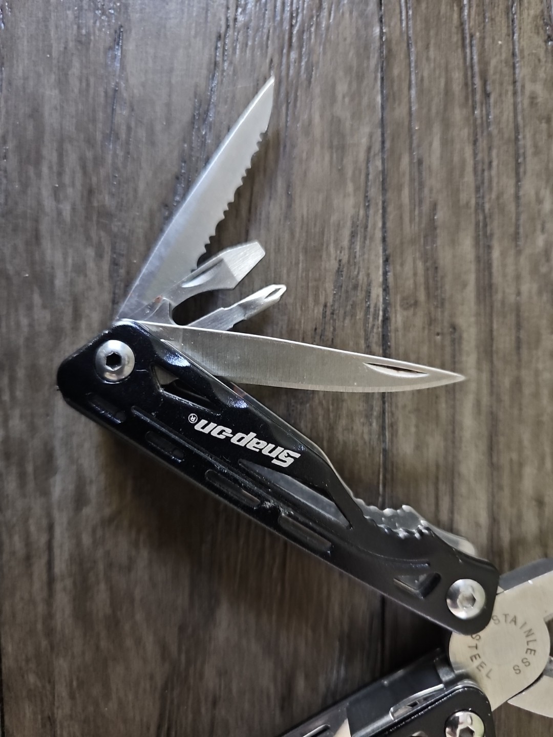 SNAP ON Multi Tool Knife Pliers Saw Screw Driver Bottle Opener File Black