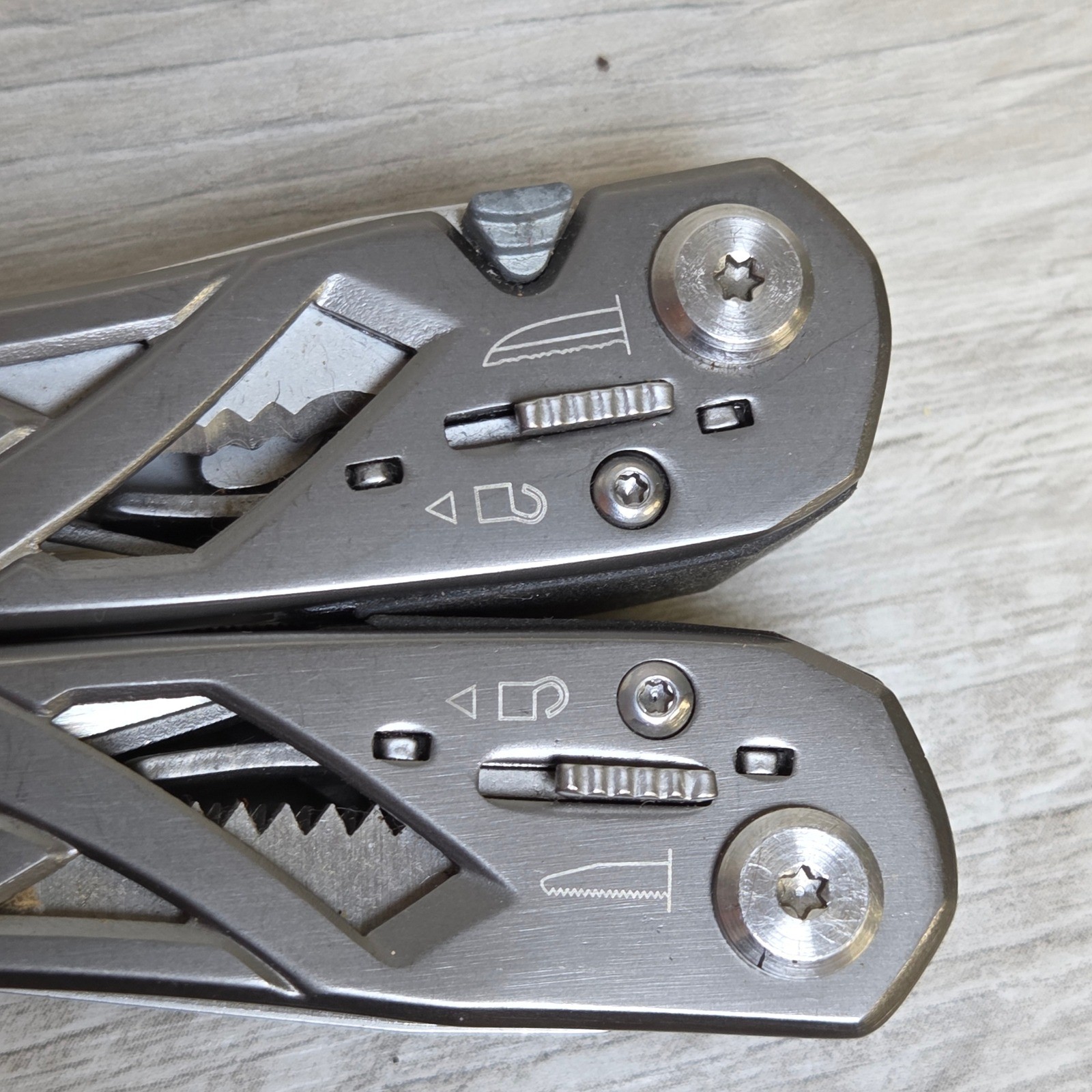 Gerber Suspension Multi-Tool Stainless Steel Spring-Loaded Pliers 12 Tools