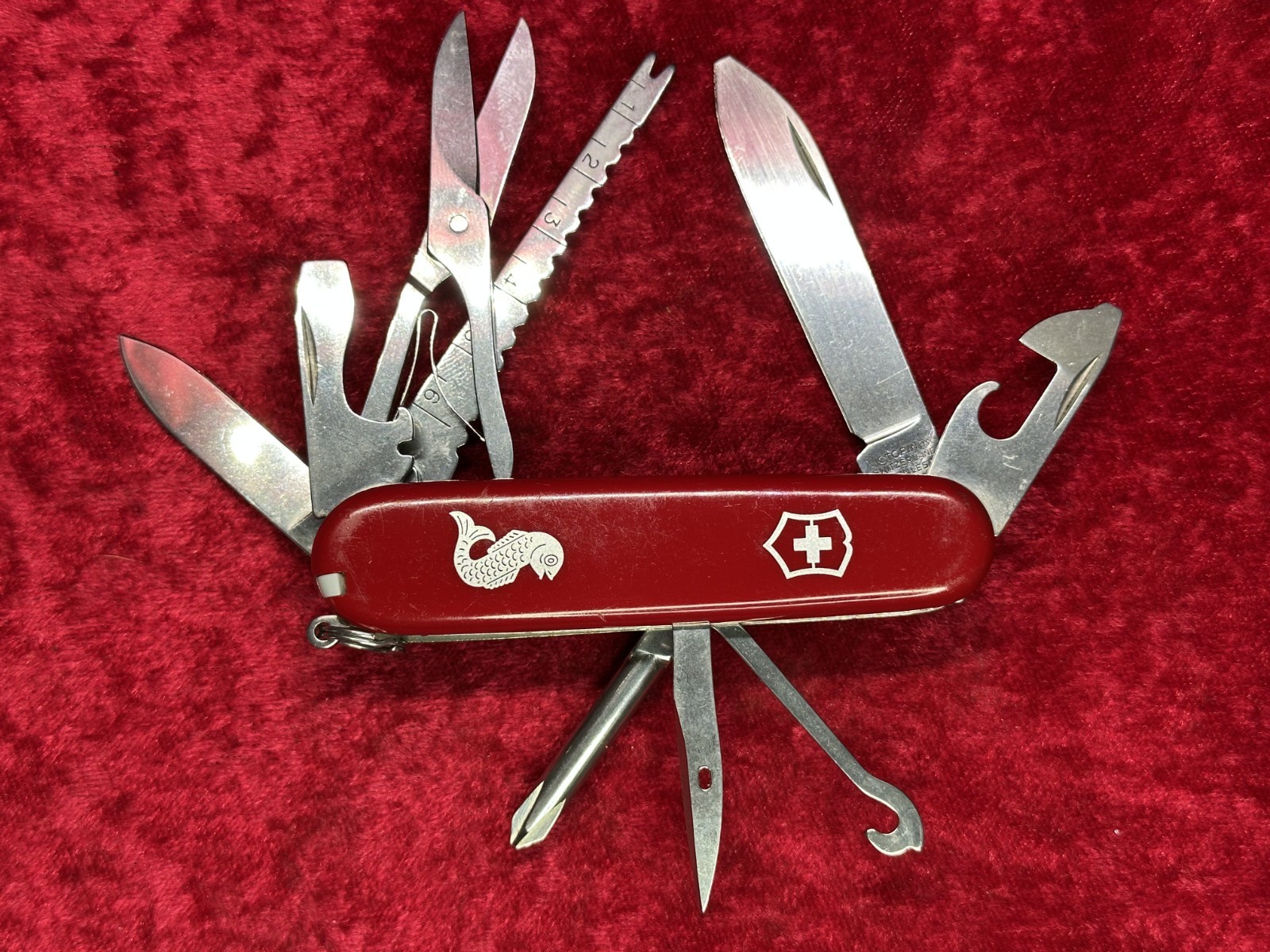 Victorinox Fisherman Swiss Army Knife 12 Tool No Sheath Random Pick Used (431)