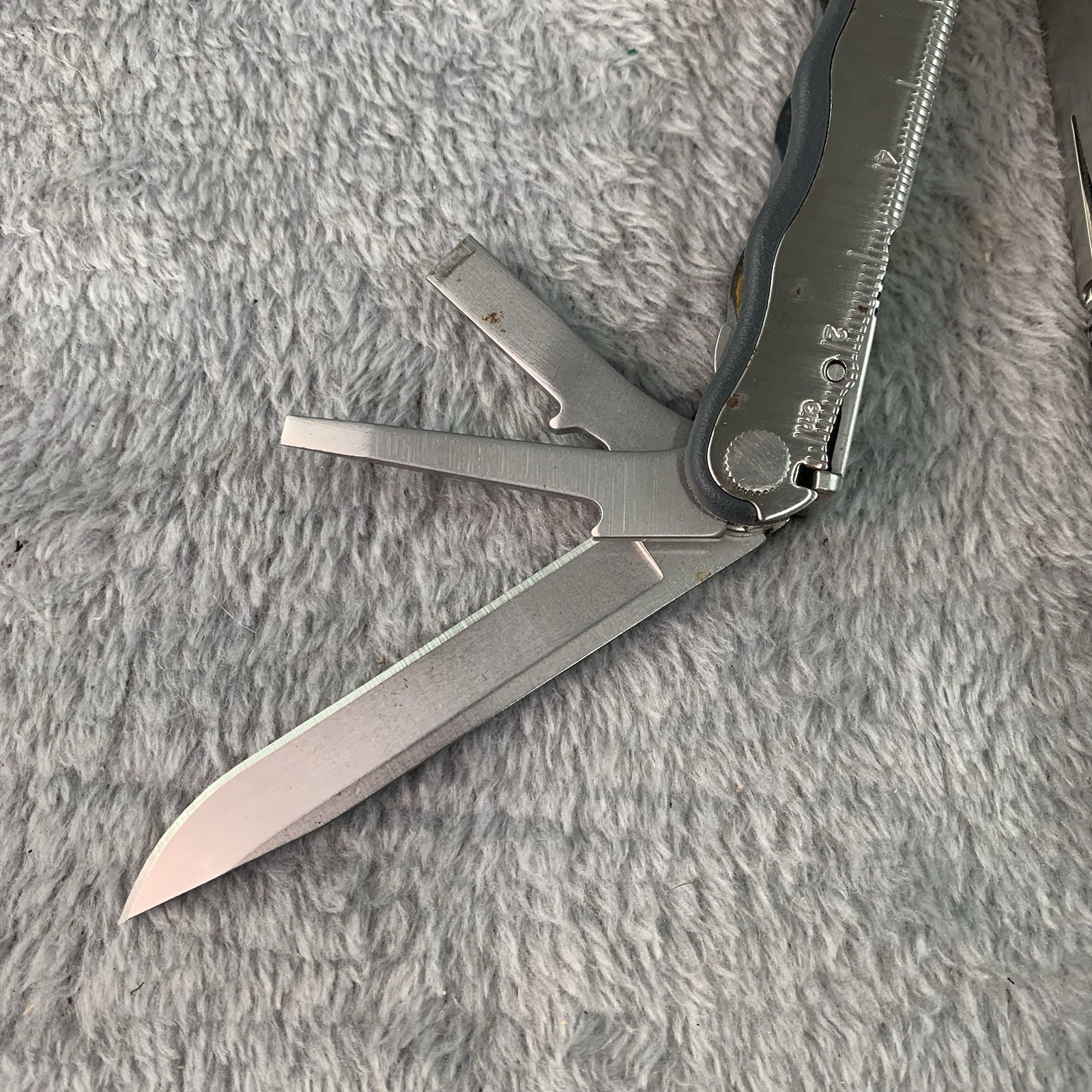 Leatherman Fuse Multi Tool Stainless USA w/ Plier and Scissors Knife w/ Sheath