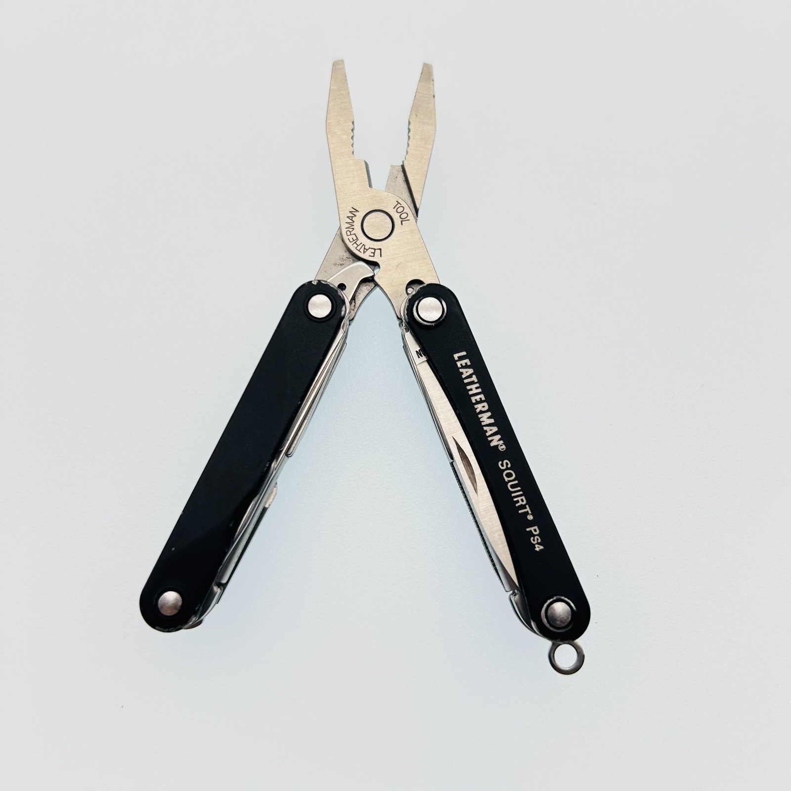 Leatherman Squirt PS4 BLACK – 8-in-1 Keychain Multi-Tool Discontinued (CODE33)