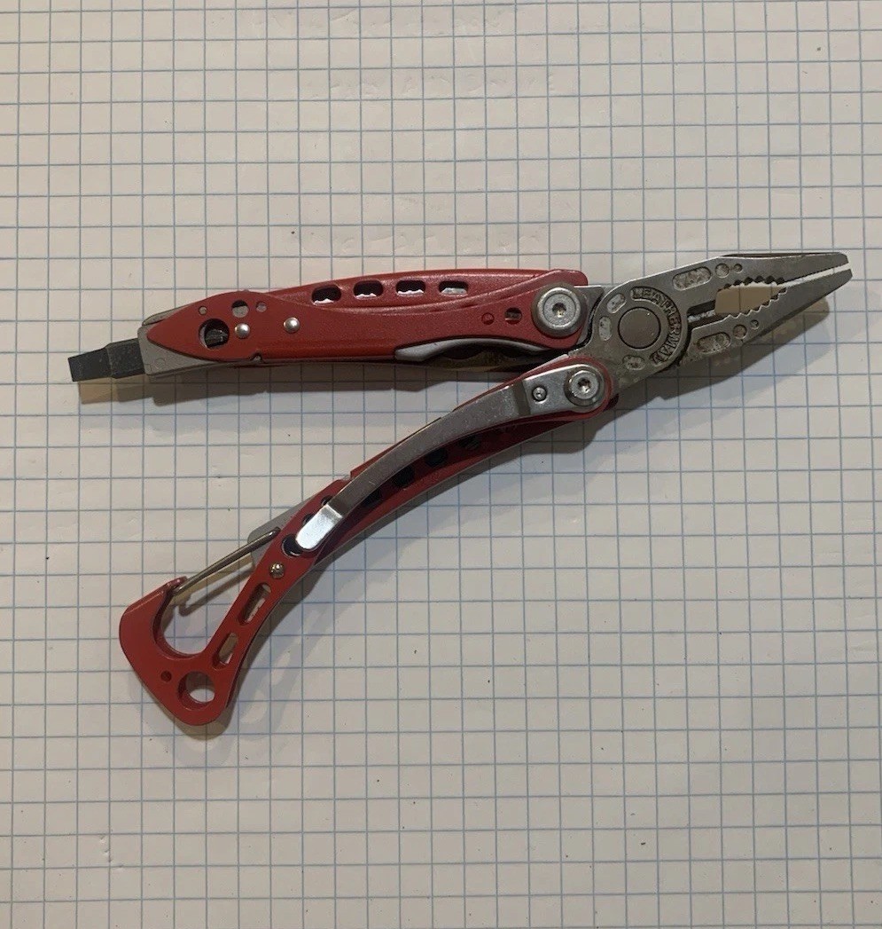 Leatherman Skeletool RX Multi Tool 154CM Serrated Blade Rescue Glass Breaker