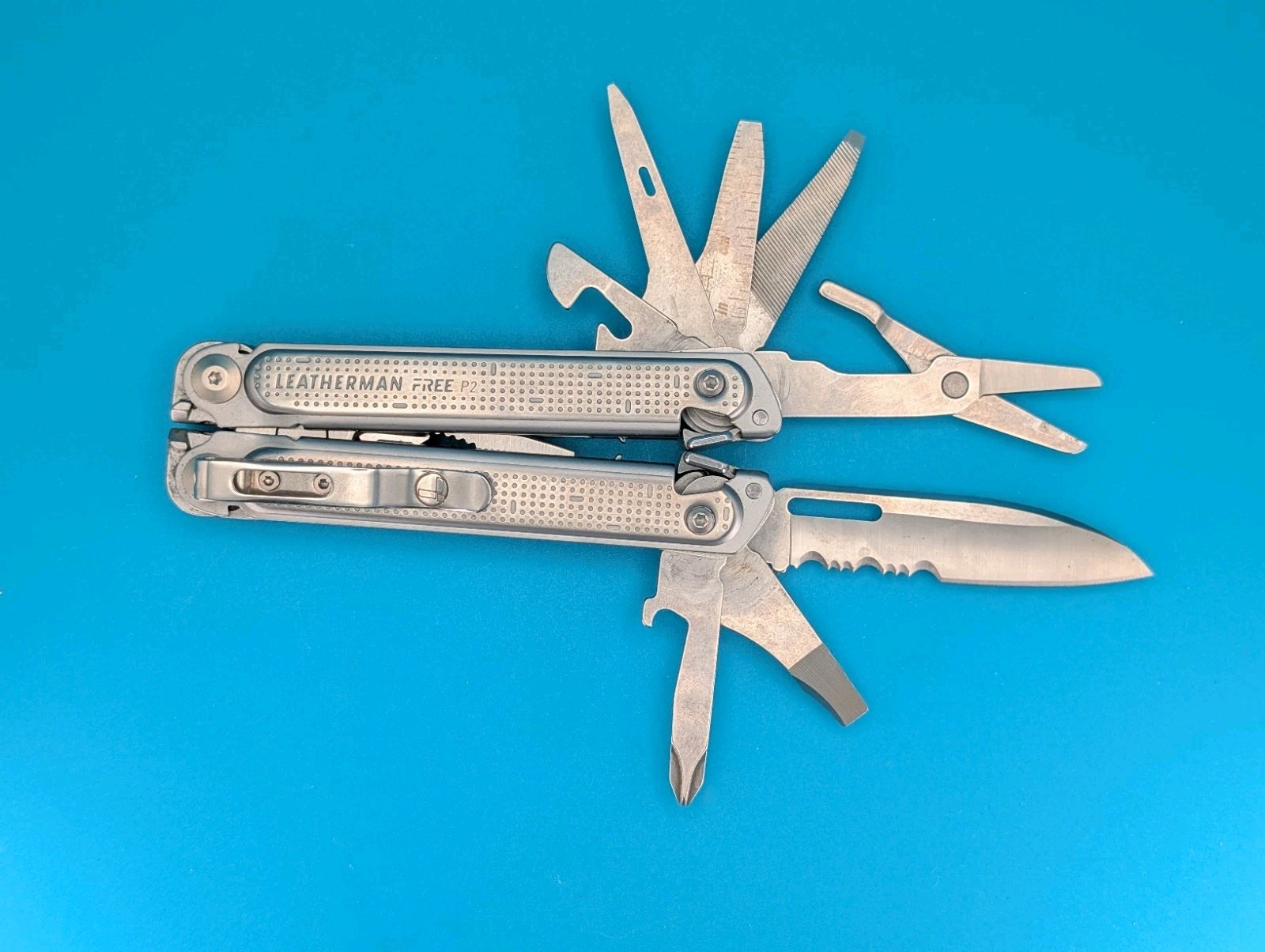 Leatherman FREE P2 Stainless Multi-Tool! WITH SHEATH! NEW IN BOX! RETIRED!