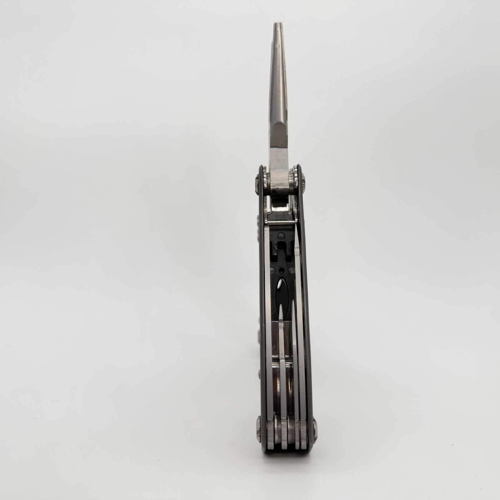 Schrade ST10 Tough Tool 15-in-1 Multi-Tool Pliers Pocket Knife Saw Hex Wrench