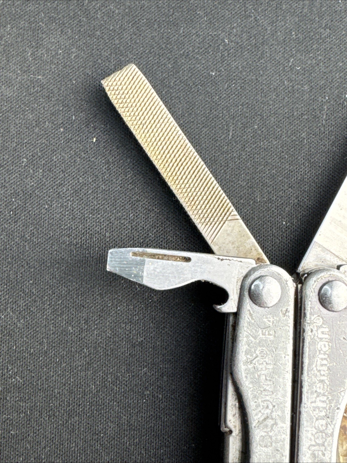 Leatherman Squirt E4 Multi-Tool w/Wire Strippers Gray