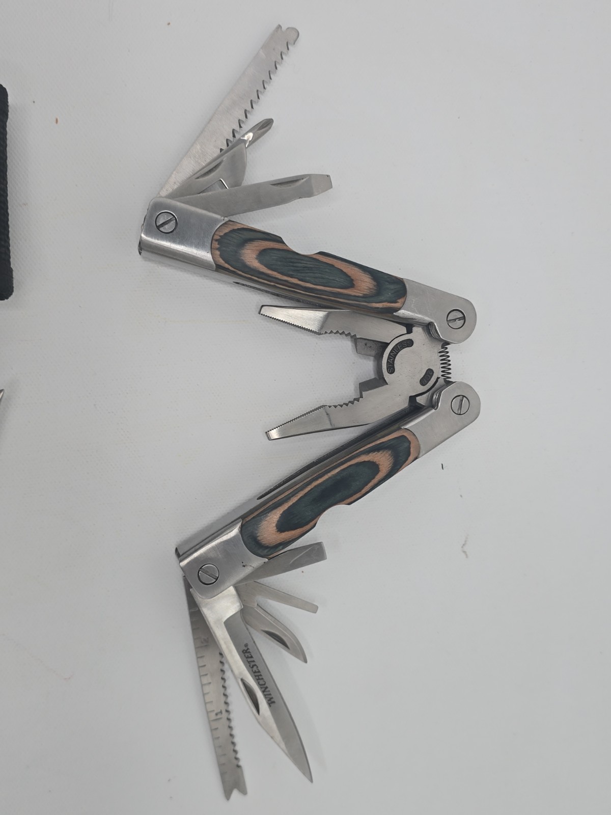 Winchester 2Cr Multi Tool Laminated Wood Grain Handel & Case + Pocket Knife Set