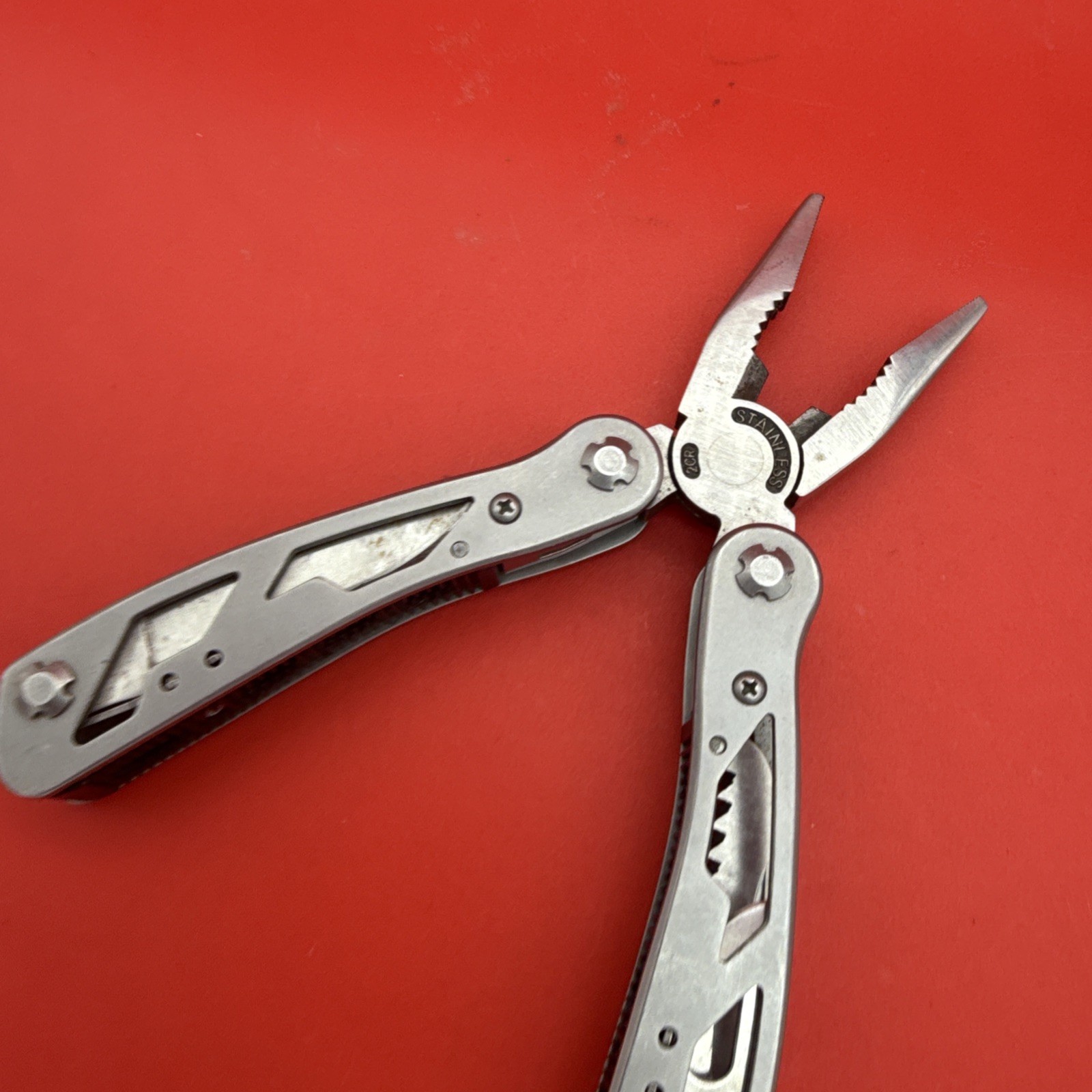 Stanley Multitool 2CR 12-in-1 Grey Stainless Steel Knife Plier Drivers W/ Case