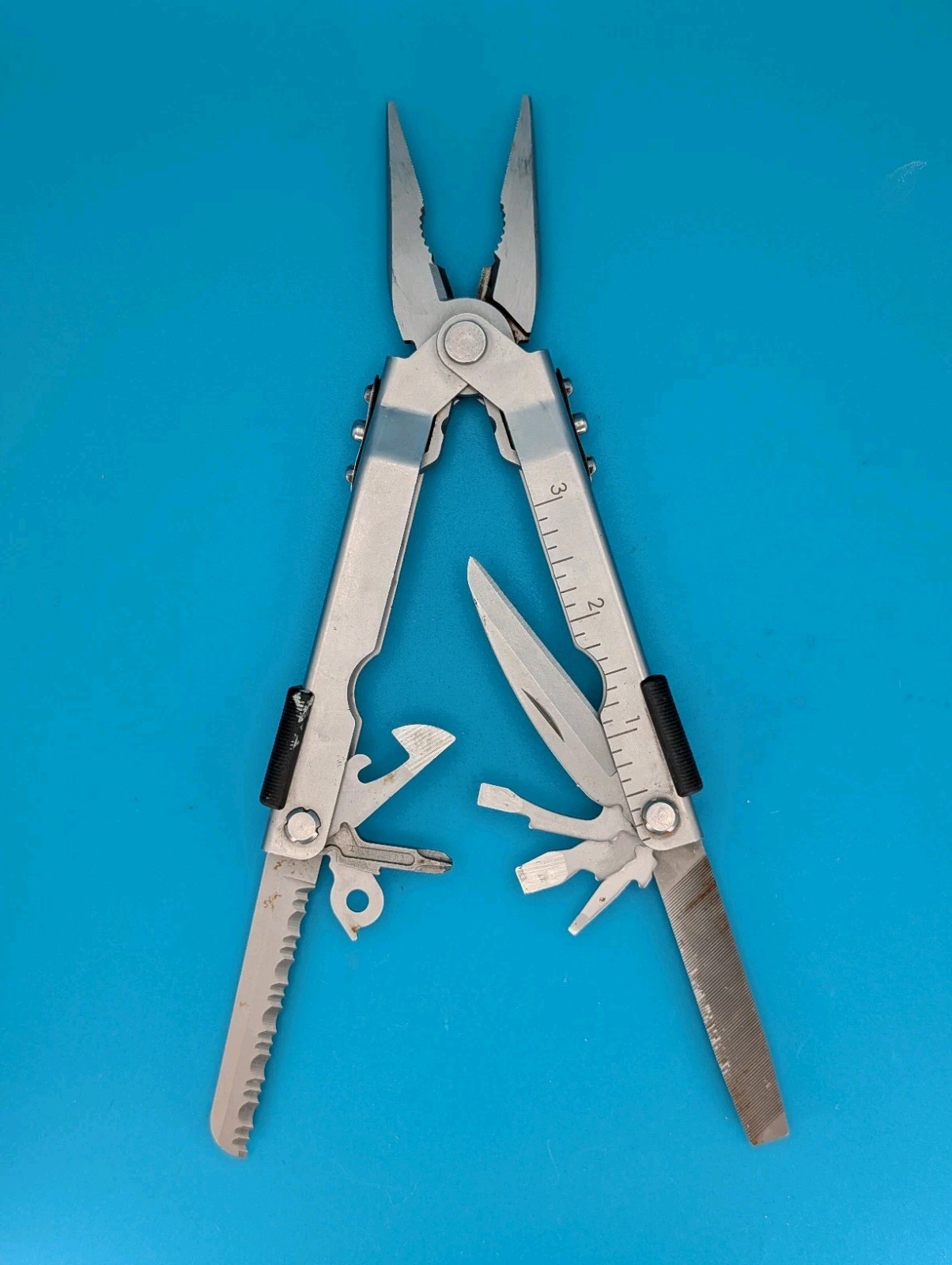 Gerber MP600 Silver Multi-Tool Needle Nose Pliers!