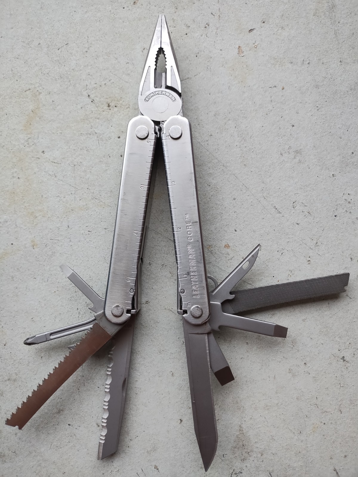 LEATHERMAN CORE STAINLESS W/BLACK LEATHER SHEATH MULTI-TOOL USA, VERY GOOD!