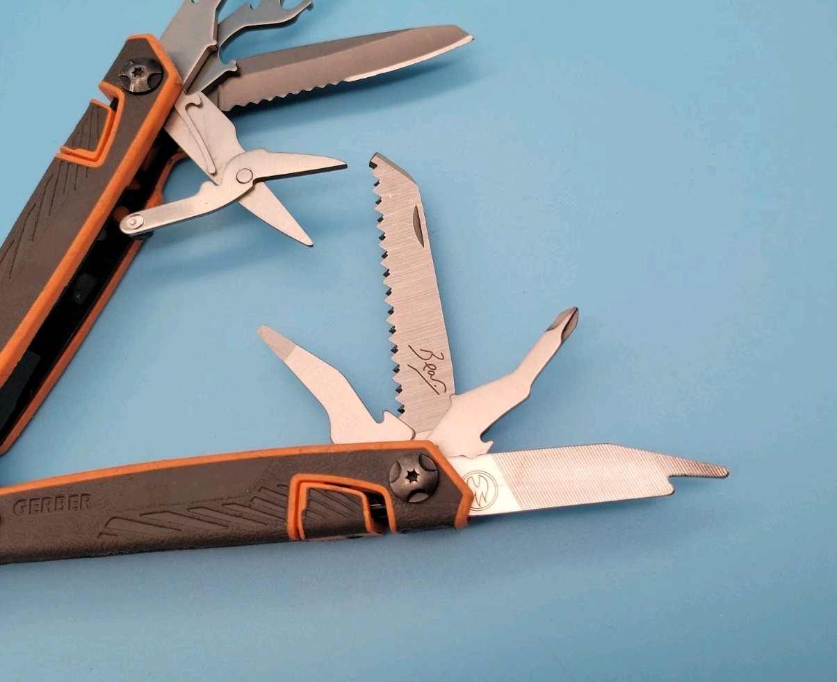 Gerber Bear Grylls Multi-Tool – Pliers, Knife Screwdrivers, Scissors, Saw