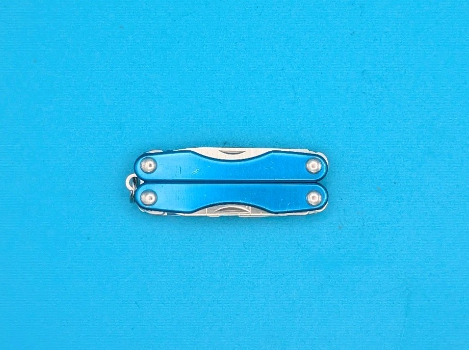 Leatherman Squirt P4 Multi-Tool, Key Ring, Retired, BLUE!