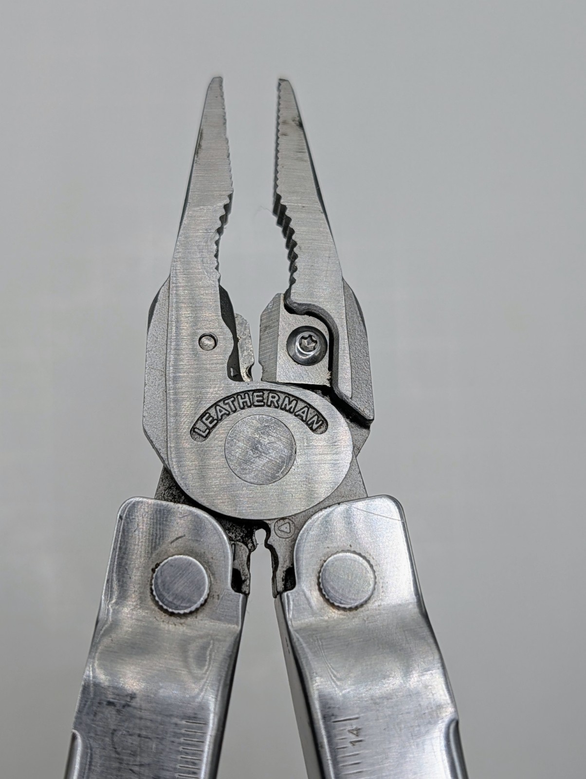 Leatherman Super Tool 300 Stainless 19-In-1 Multi-Tool w/Sheath
