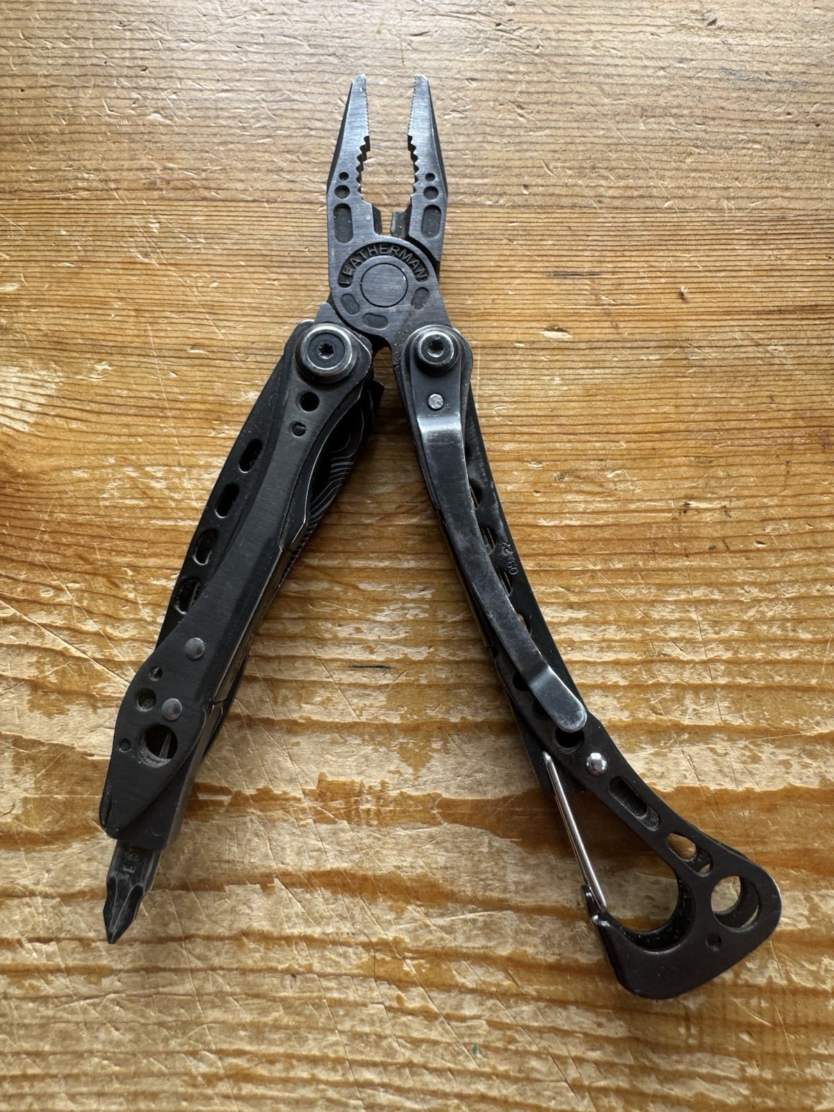 TOPO Leatherman SKELETOOL Multi Tool SERATED Knife-Pliers etc Collector Model