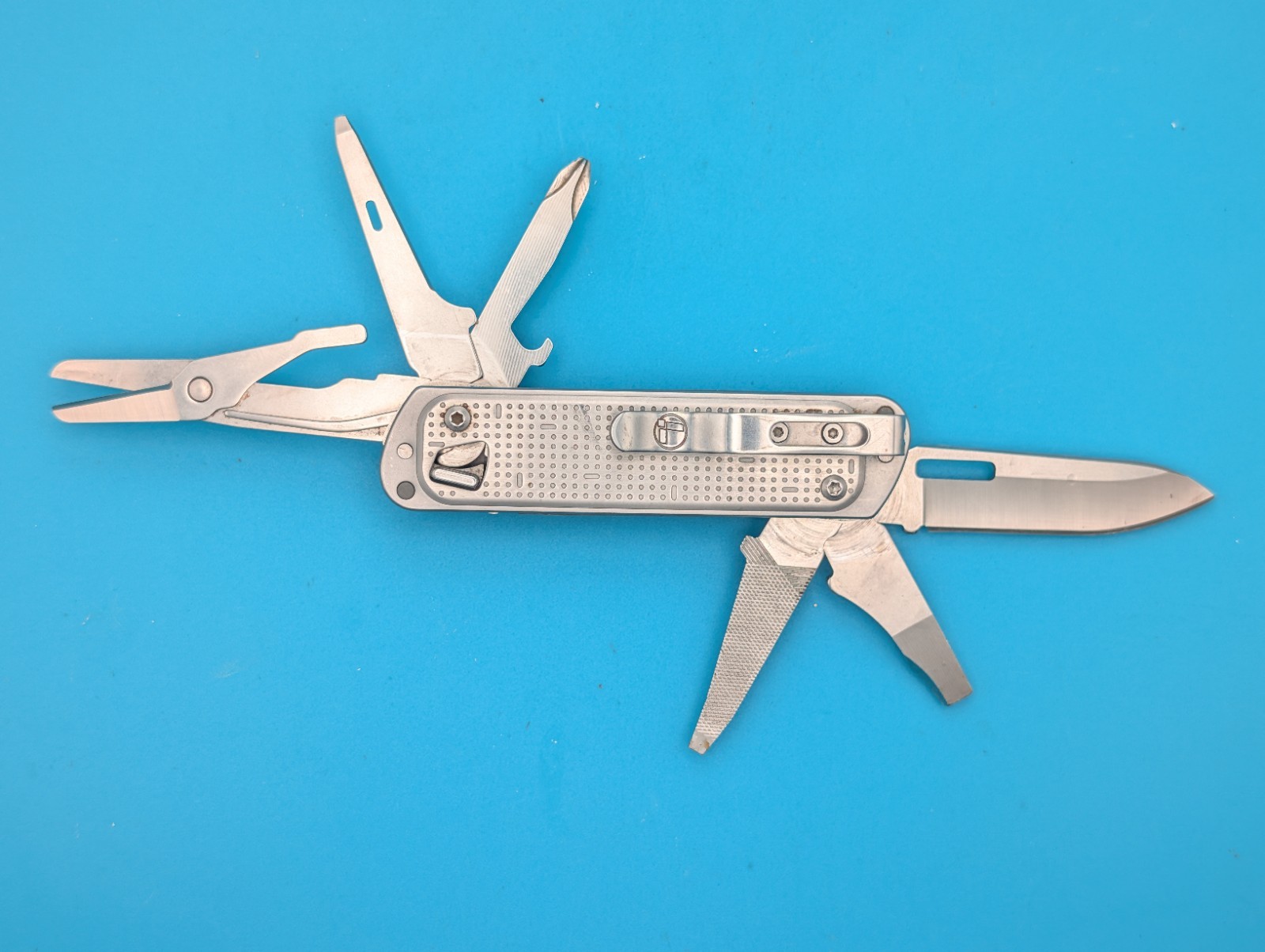 Leatherman FREE T4 Pocket Knife Multi-tool! Stainless! RETIRED!