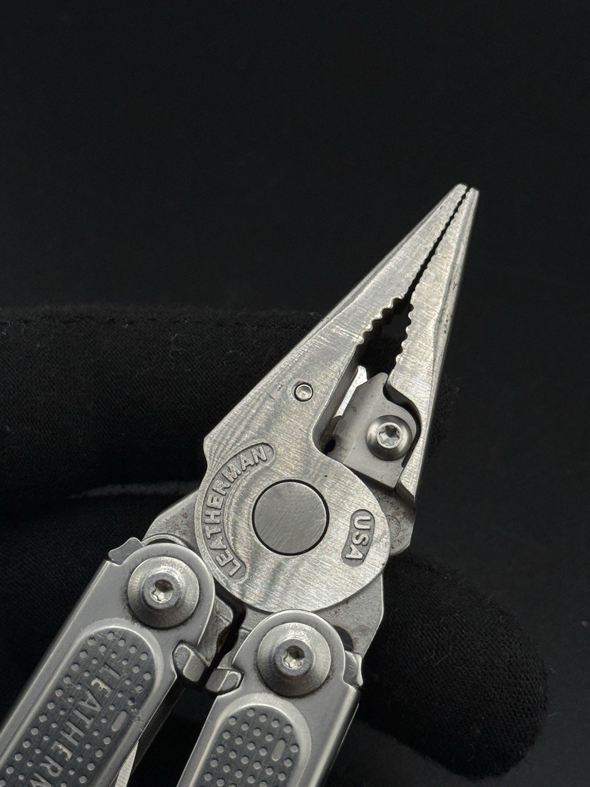 Leatherman Free P2 Stainless Multi Tool Folding Knife USA