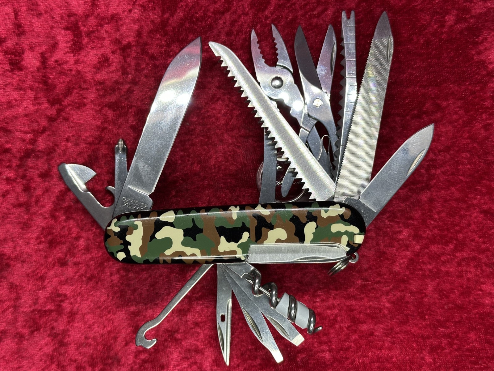 Victorinox SwissChamp Green Camo Swiss Army Knife 91mm 21 Tool 8 Layer (675)