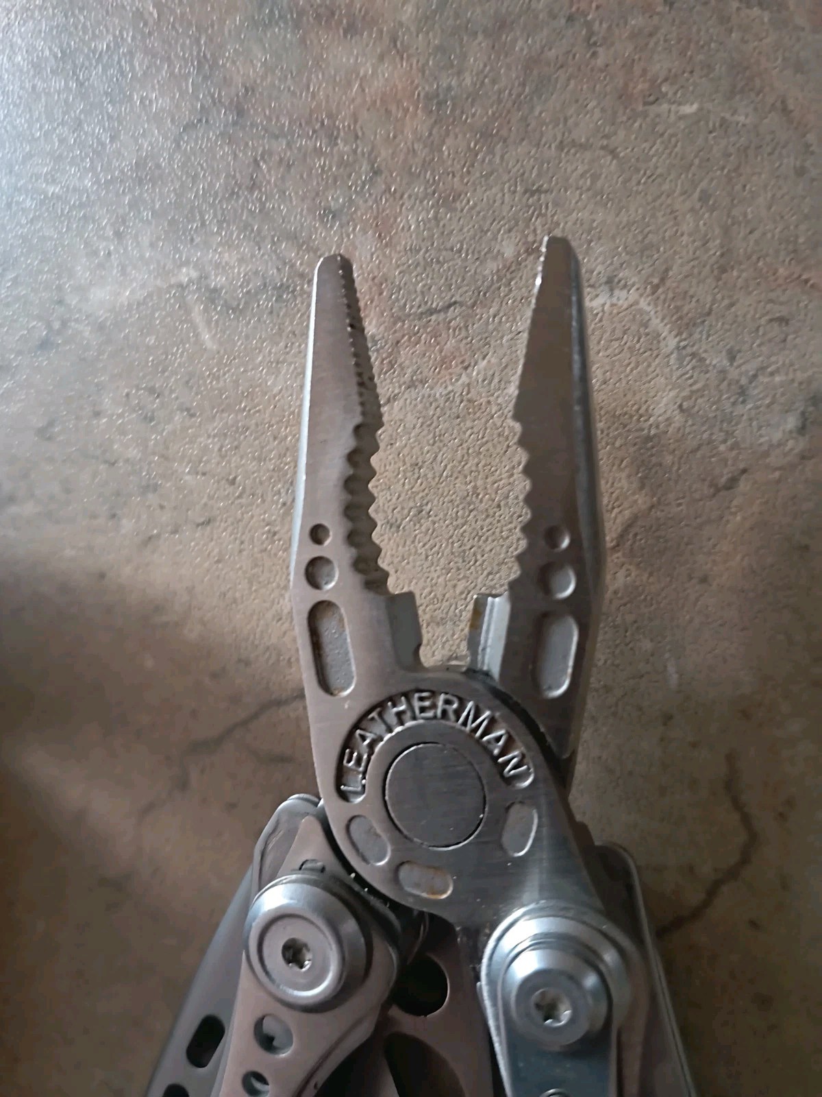 Leatherman Skeletool Multi-Tool Stainless 830845/Leather Sheath