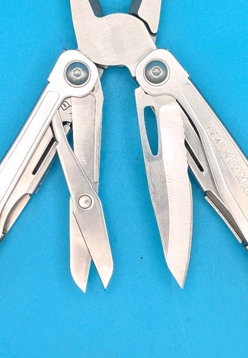LEATHERMAN WINGMAN MULTI-TOOL! FAST SHIPPING! WITH SHEATH!