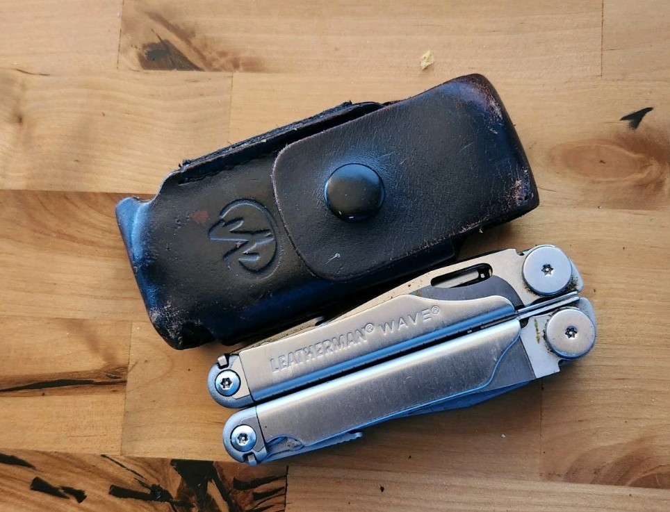 Leatherman Wave Multi-Tool Pliers Pocket Knife w/ Sheath – Great Condition – B88