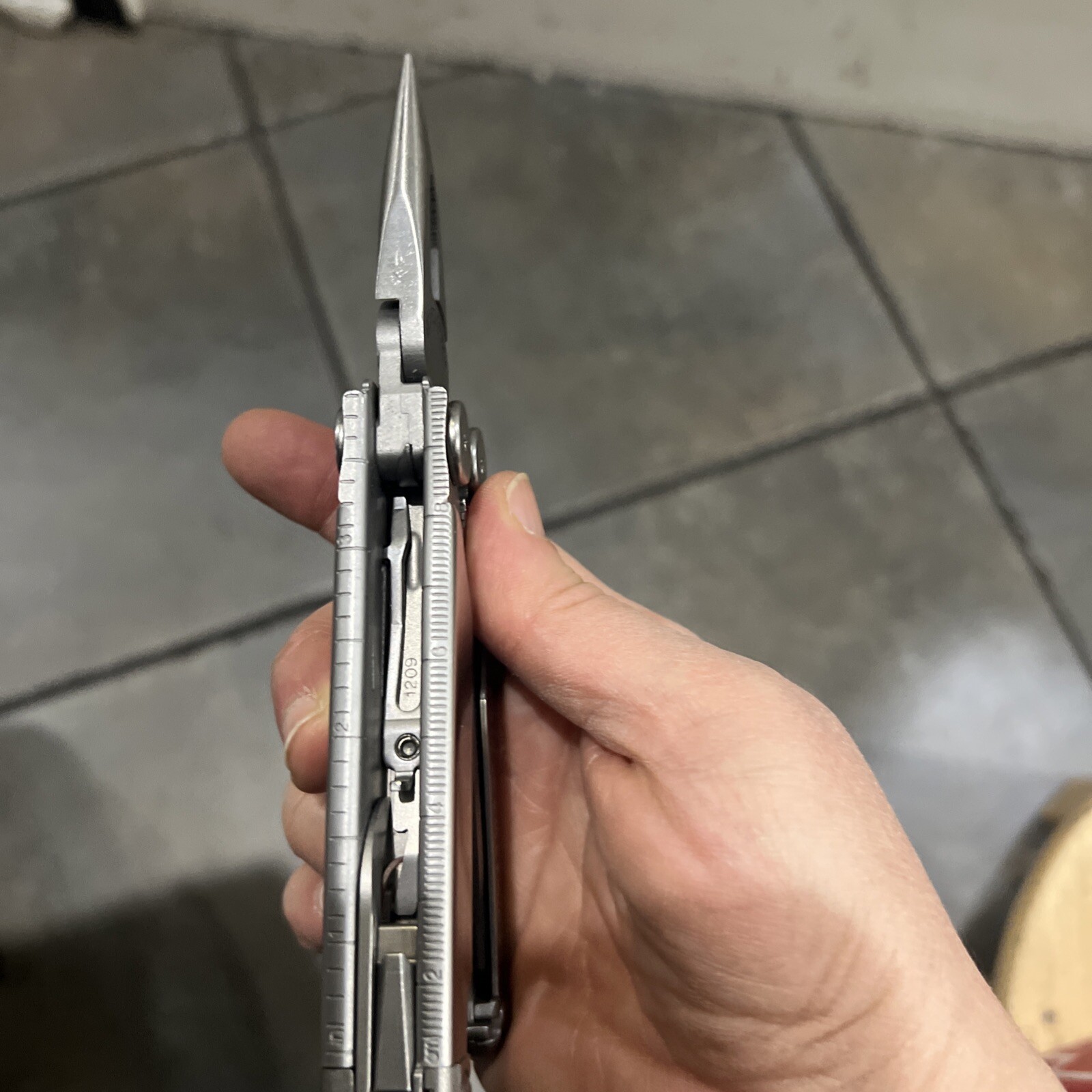 Leatherman Wave Multi-Tool Knife w/Beautiful Sheath 17 Tools