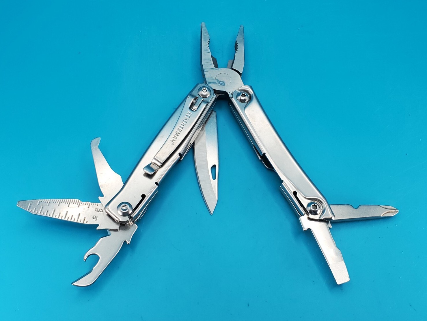 Leatherman Rev 3.8″ Multi-Tool, Stainless! NICE!