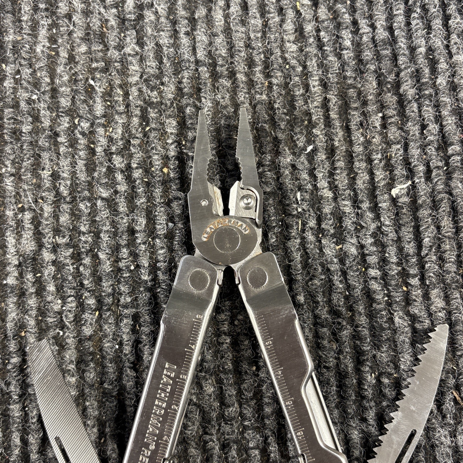 Leatherman REBAR Multi-Tool (083)