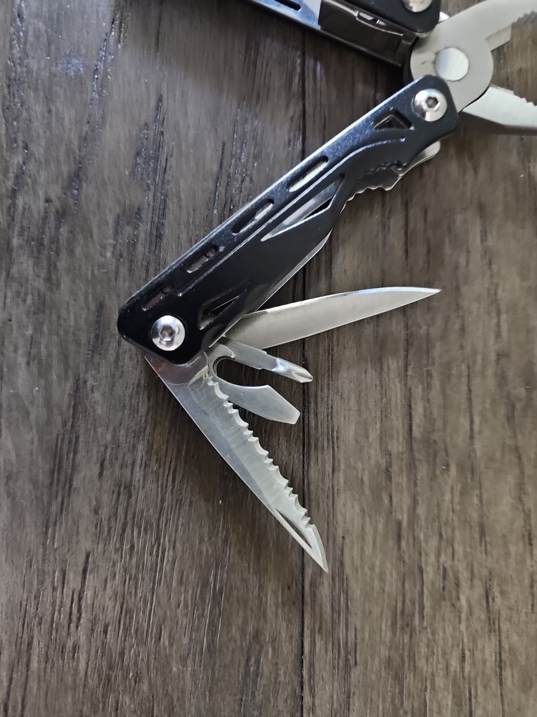 SNAP ON Multi Tool Knife Pliers Saw Screw Driver Bottle Opener File Black