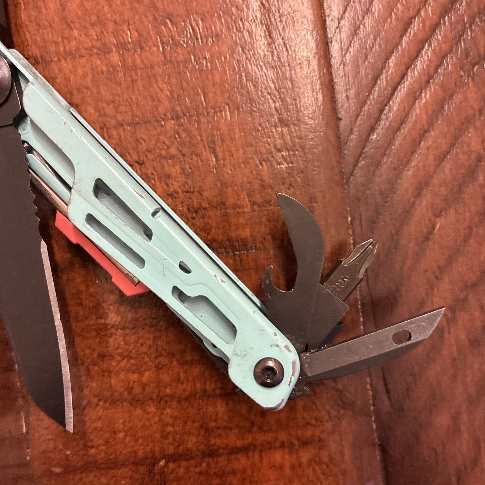 Leatherman Signal Multi-Tool Aqua – Excellent