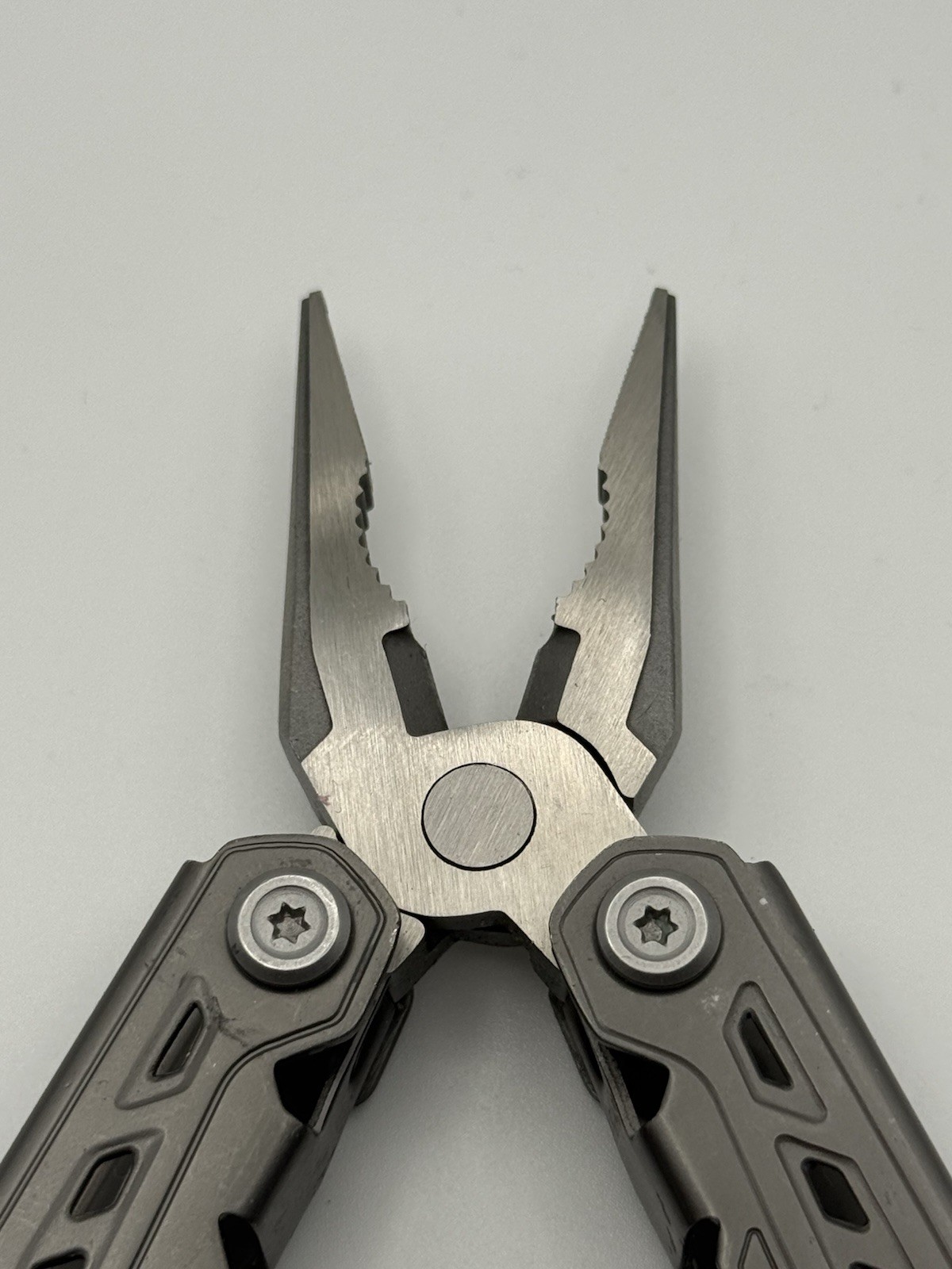 One Gerber Truss 17-in-1 Pliers Multi Tool TSA – Gray