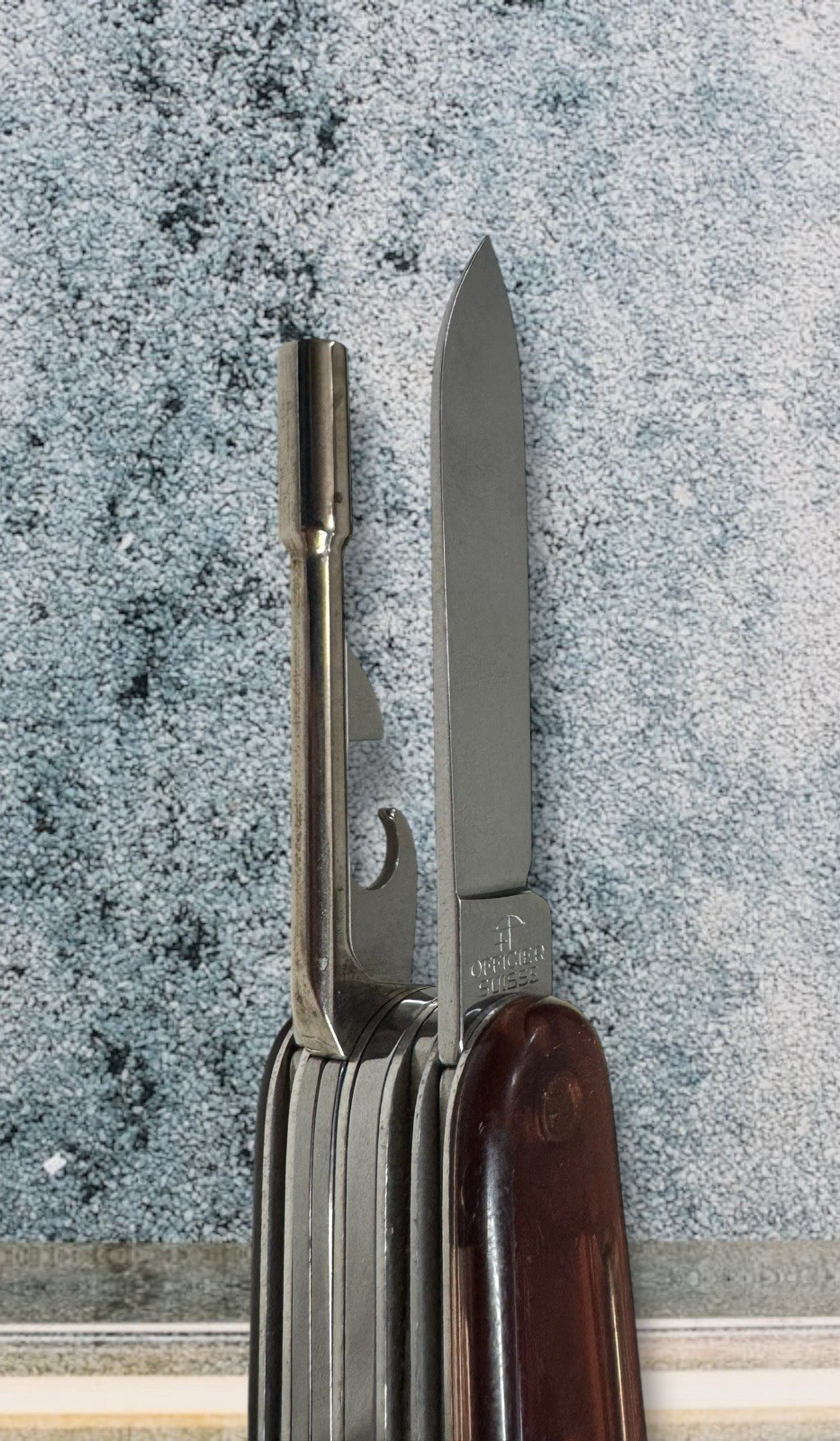 VICTORINOX SWITZERLAND OFFICIER SUISSE Stainless Rostfrei 16-Function Multi-Tool