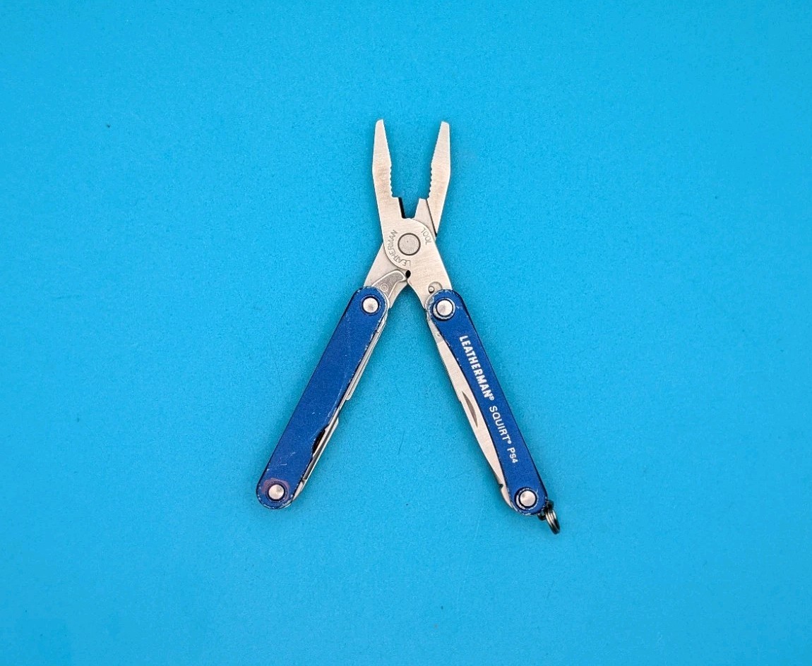 Leatherman SQUIRT PS4 Multi-Tool! BLUE! *broken scissors spring*