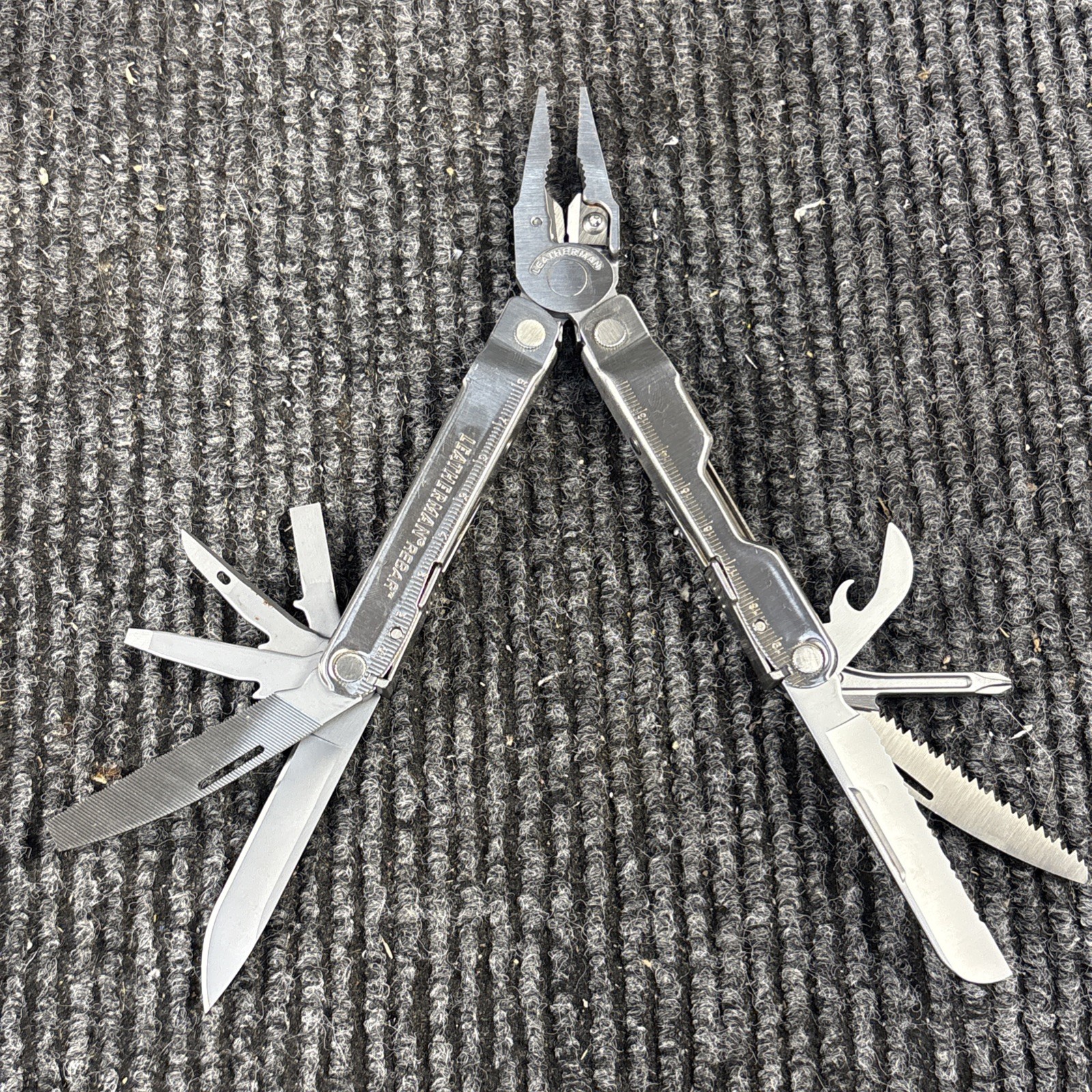 Leatherman REBAR Multi-Tool (084)