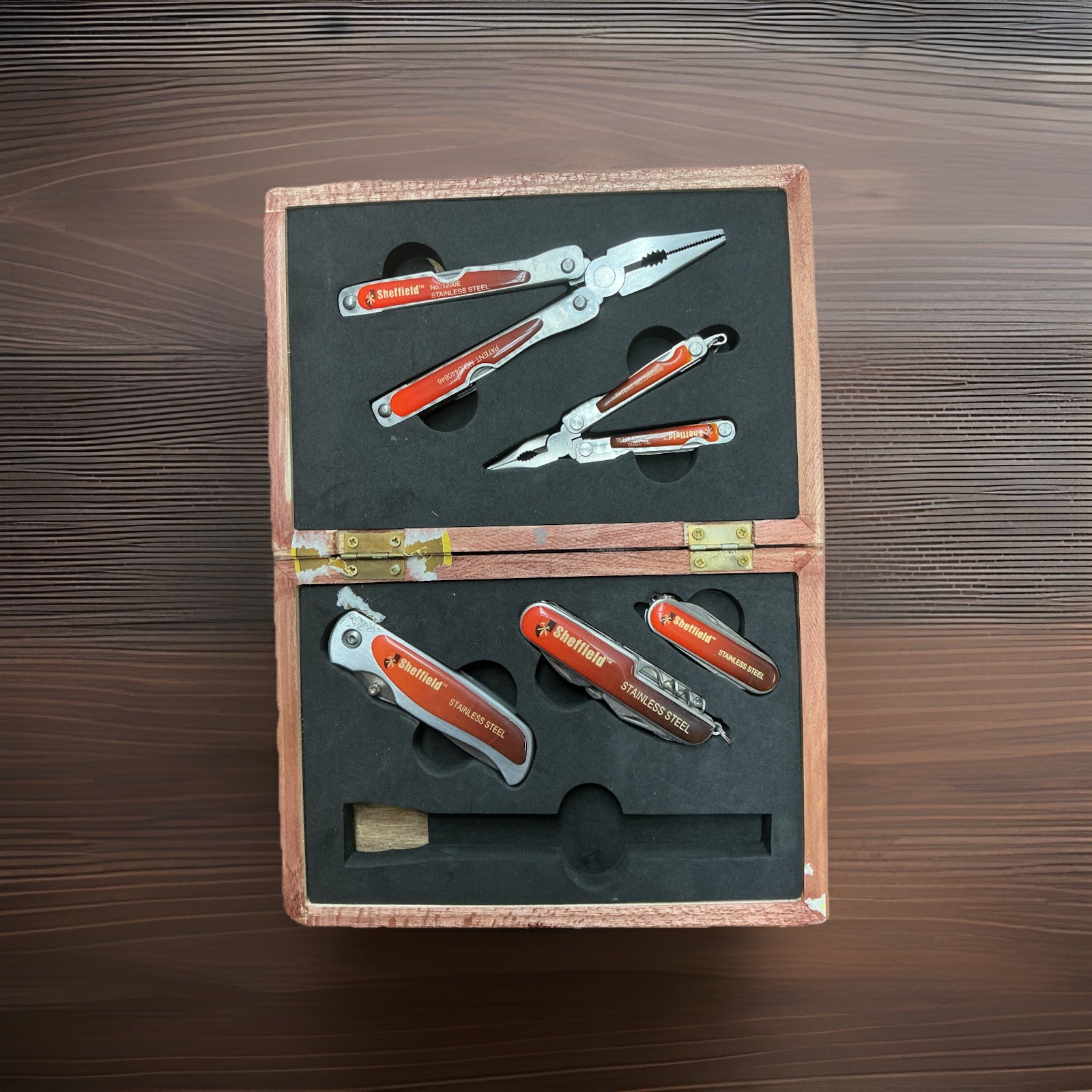 Sheffield 5 Piece Multi Function Knife Set. Flashlight Not Included.