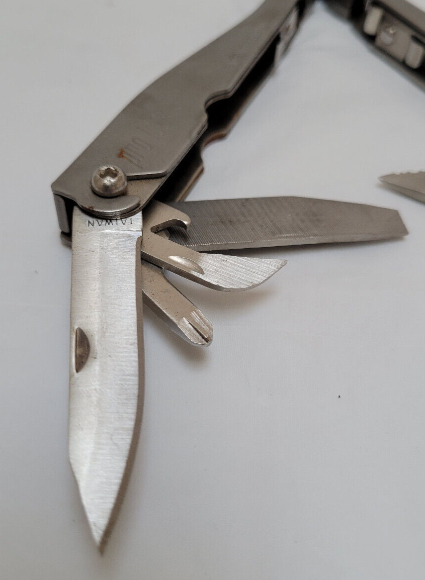 Coleman PRO LOCK Multi Tool Pliers 9 Tools in 1 with Case