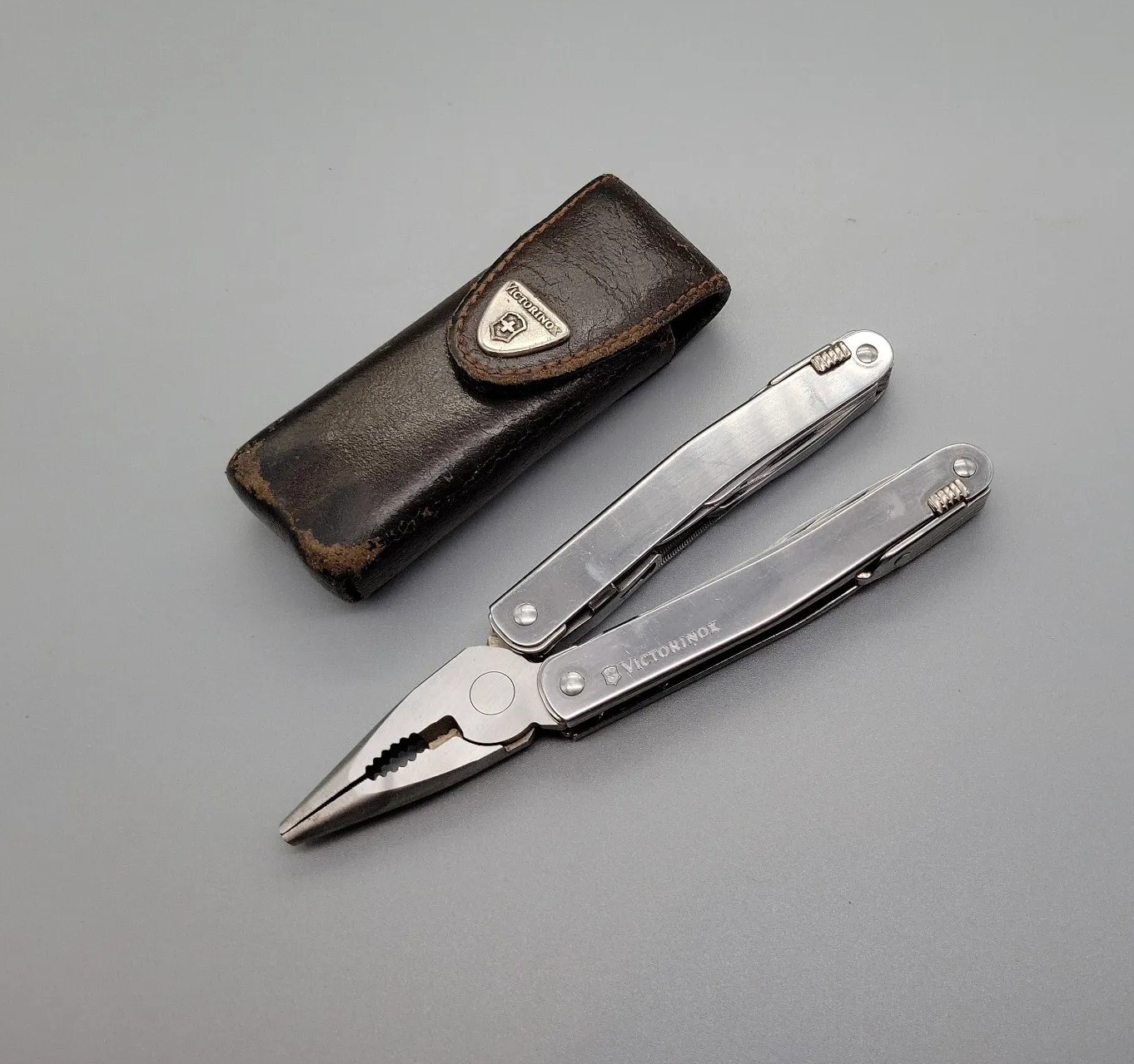 Victorinox Swiss Tool X Multi Tool w/ Leather Sheath – 28 Tools-Scissors Version