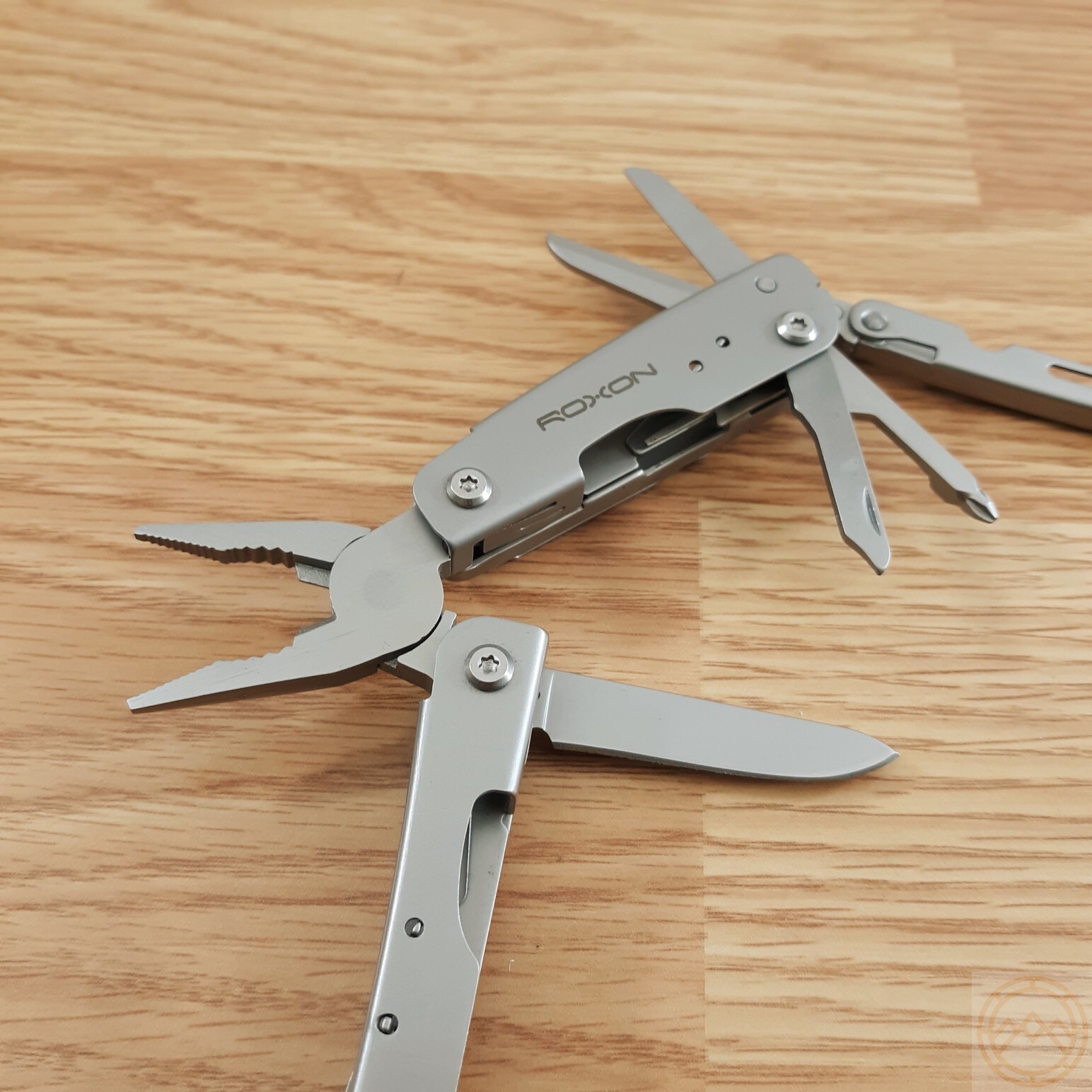 ROXON M2 Mini Multi-Tool Screwdrivers Can/Bottle Openers Pliers Glass Breaker