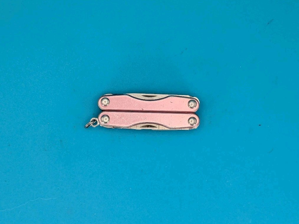 Leatherman Squirt P4 Multi-Tool, Key Ring, Retired, PINK!